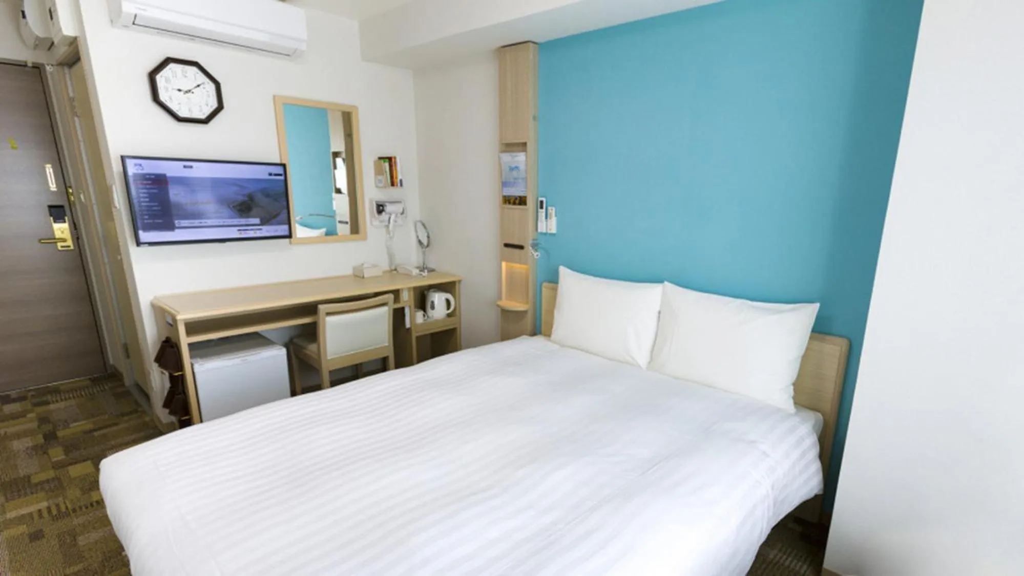 Bedroom, Bed in Toyoko Inn Nagano-eki Higashi-guchi