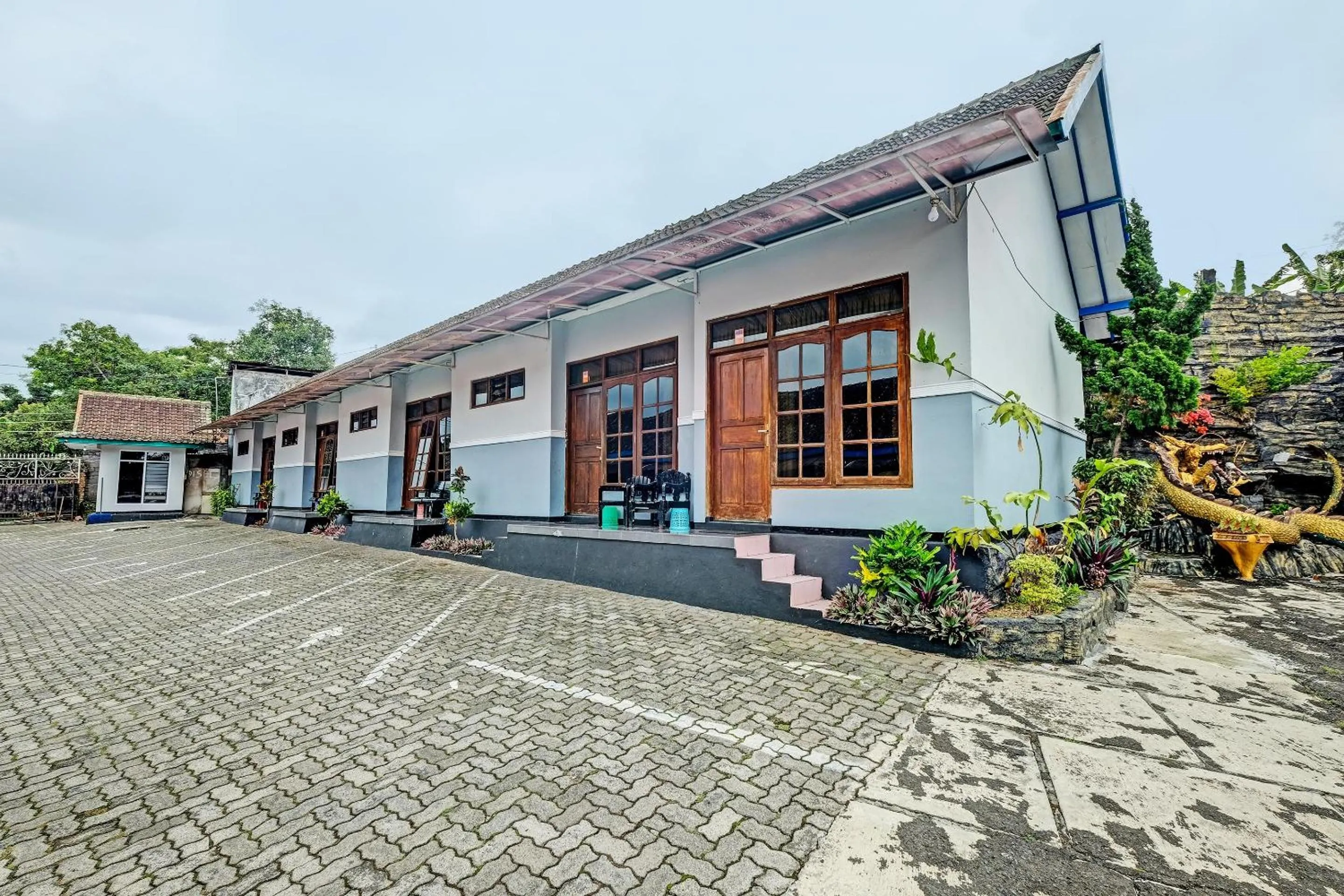 Facade/entrance in Hotel O Citra Dewi 2