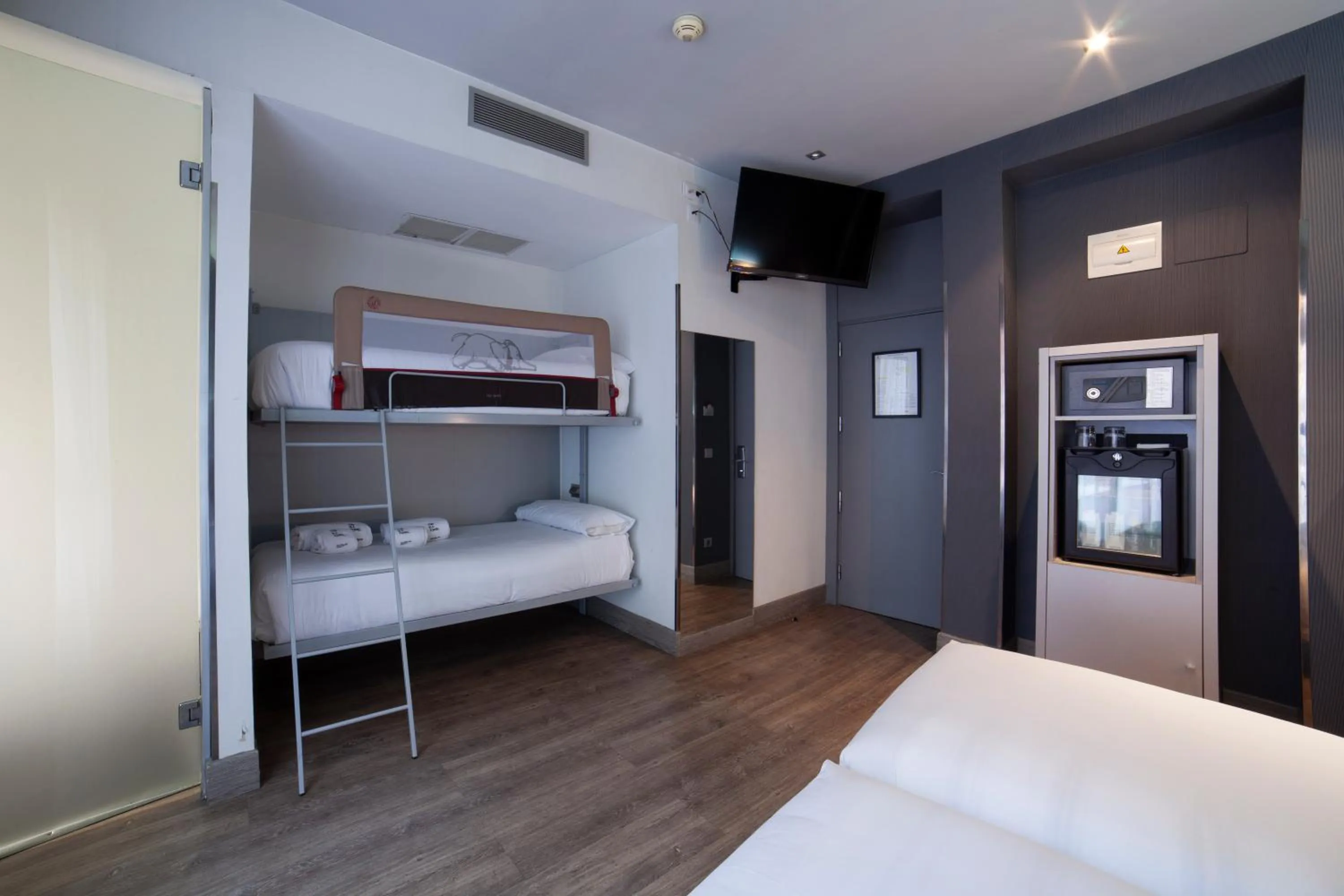 Bed in Petit Palace Plaza España