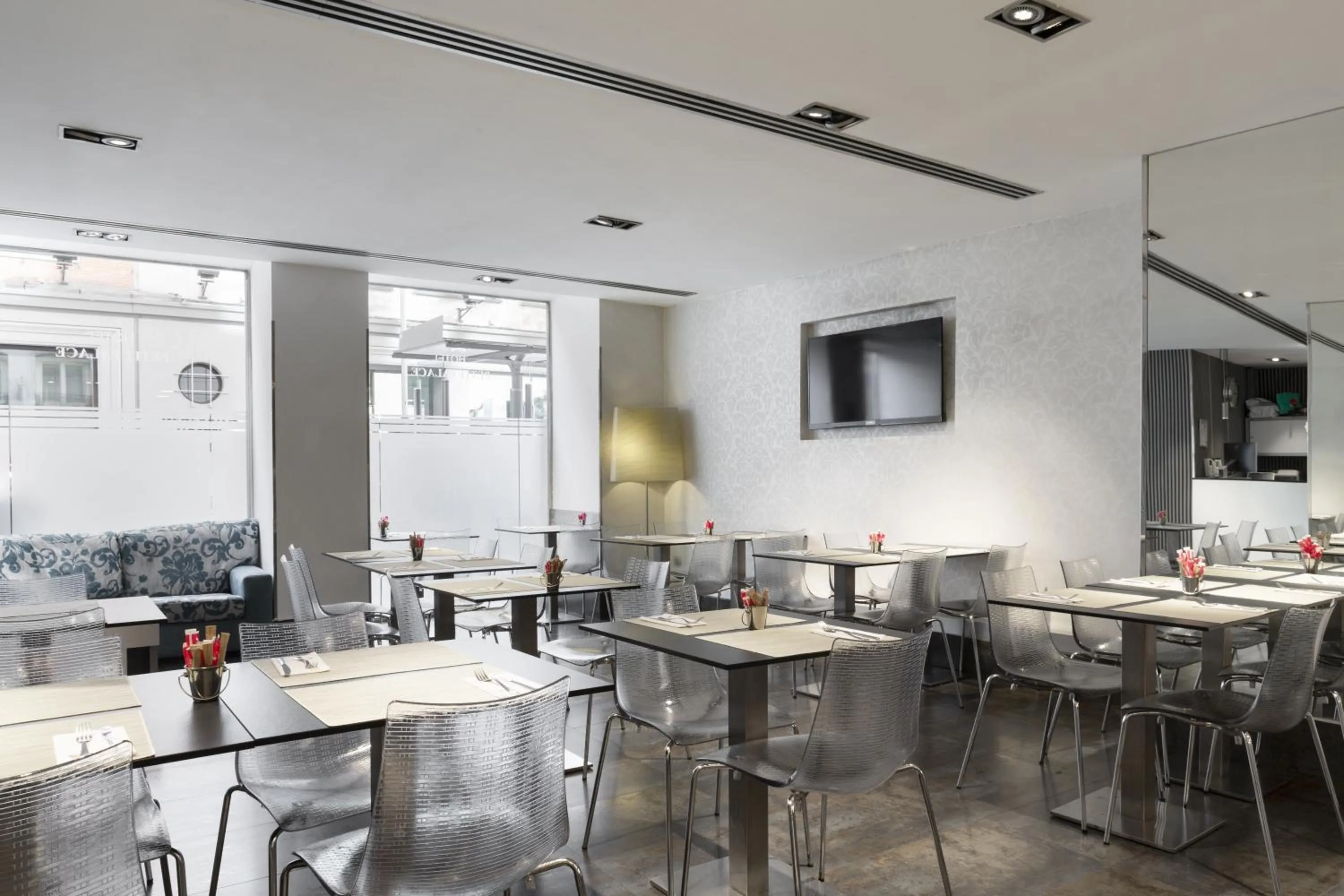 Breakfast in Petit Palace Plaza España