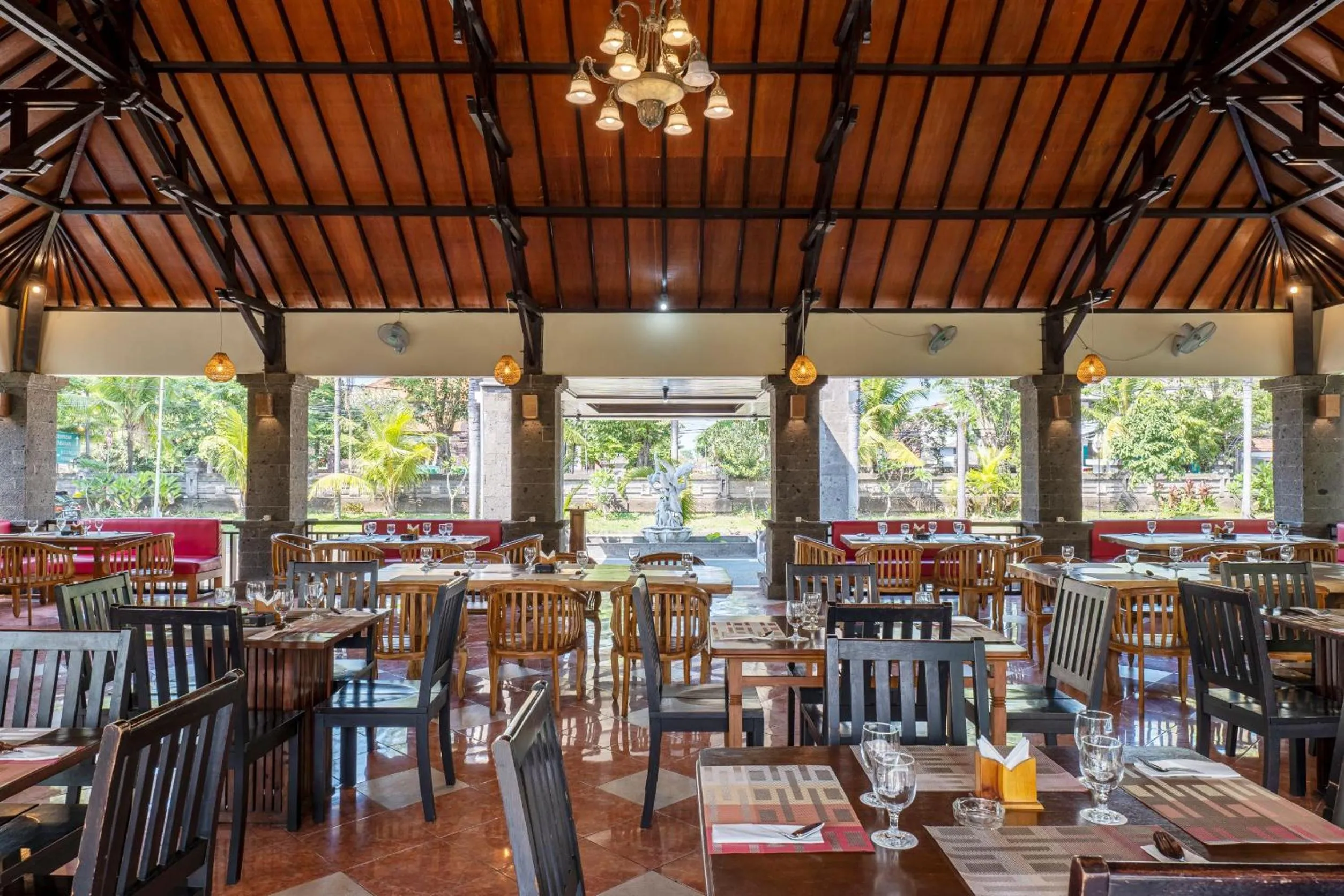 Restaurant/places to eat in Jimbarwana Hotel