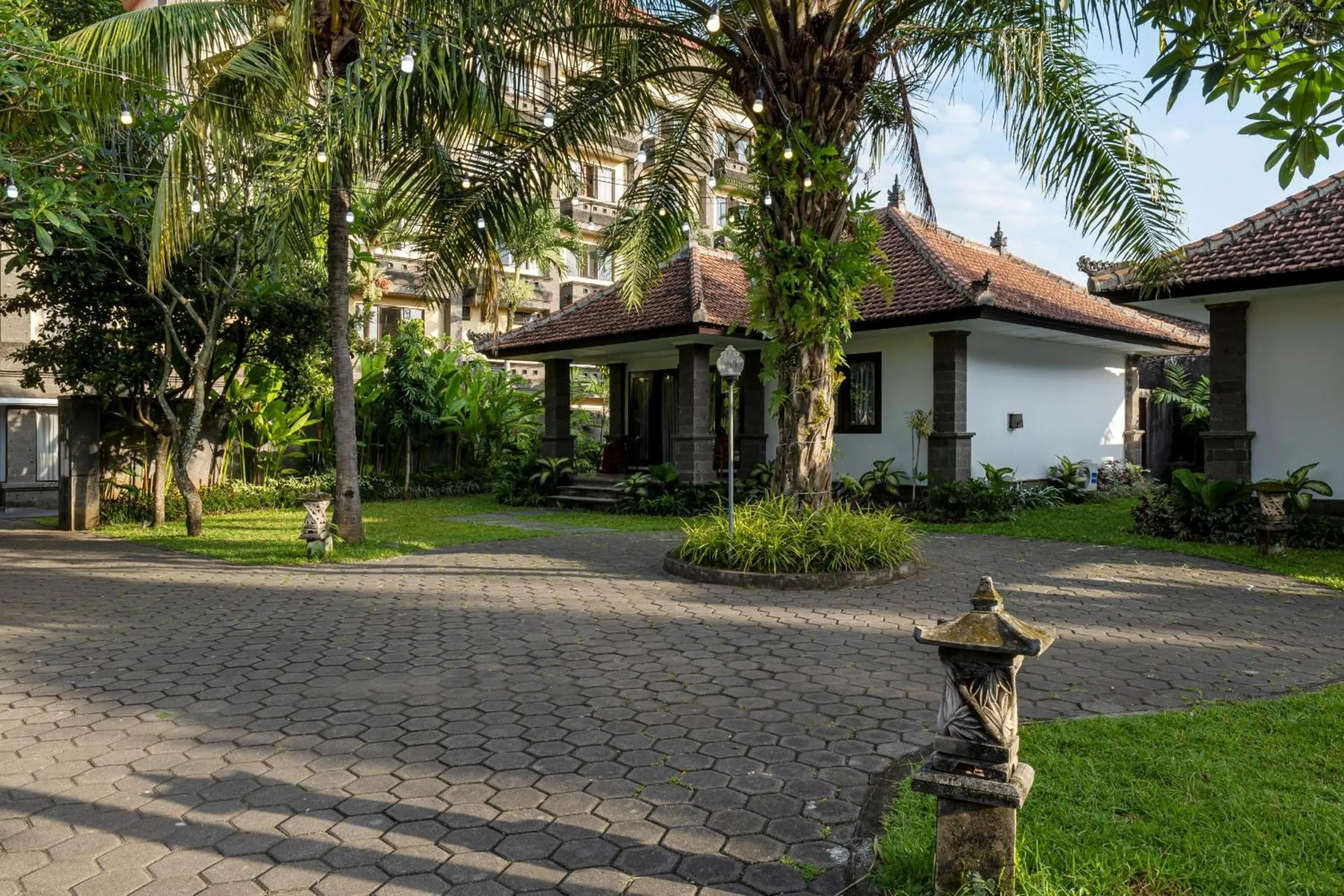 Garden in Jimbarwana Hotel