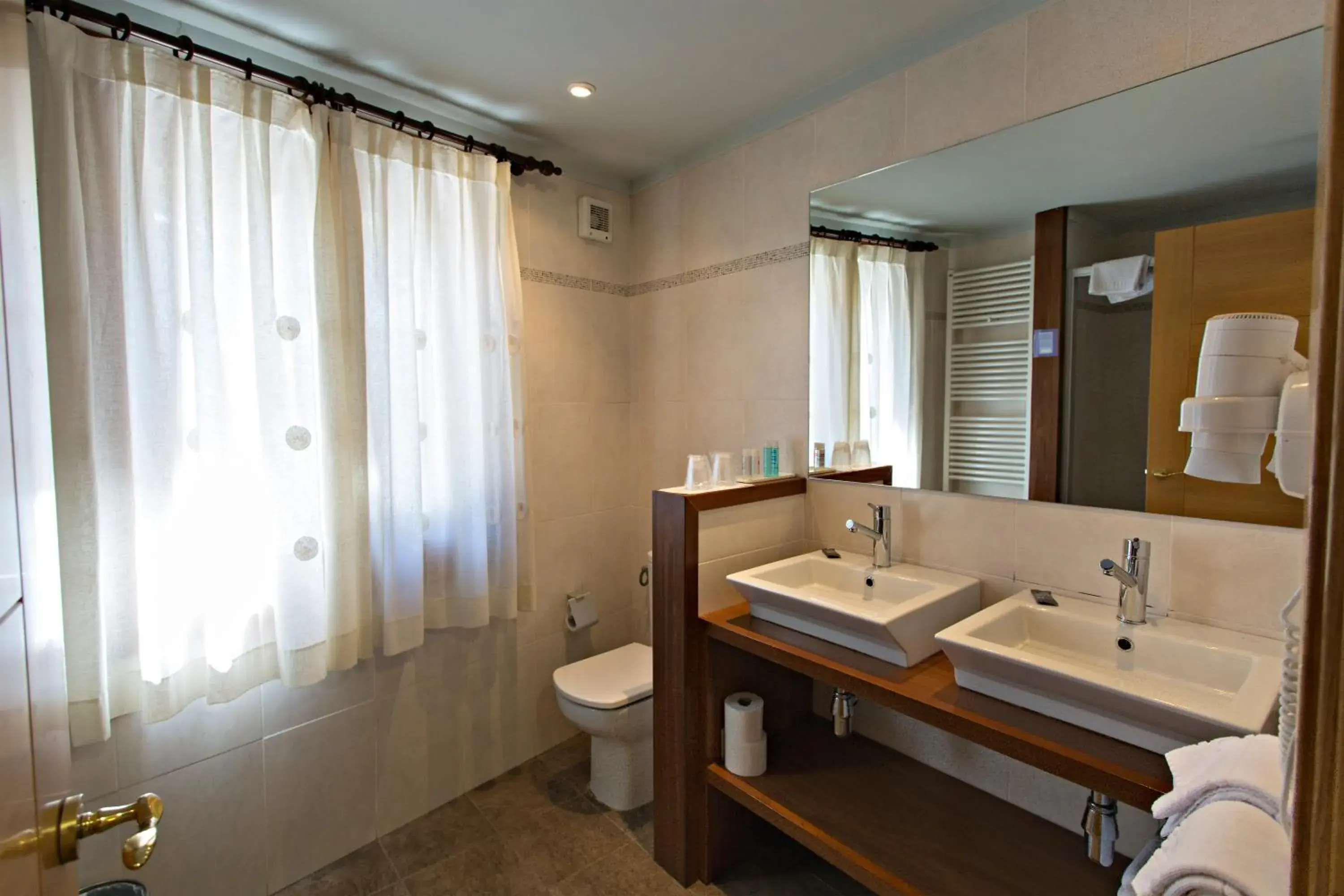 Superior Classic Quadruple Room in Hotel La Coma Superior Classic Quadruple Room in Hotel La Coma