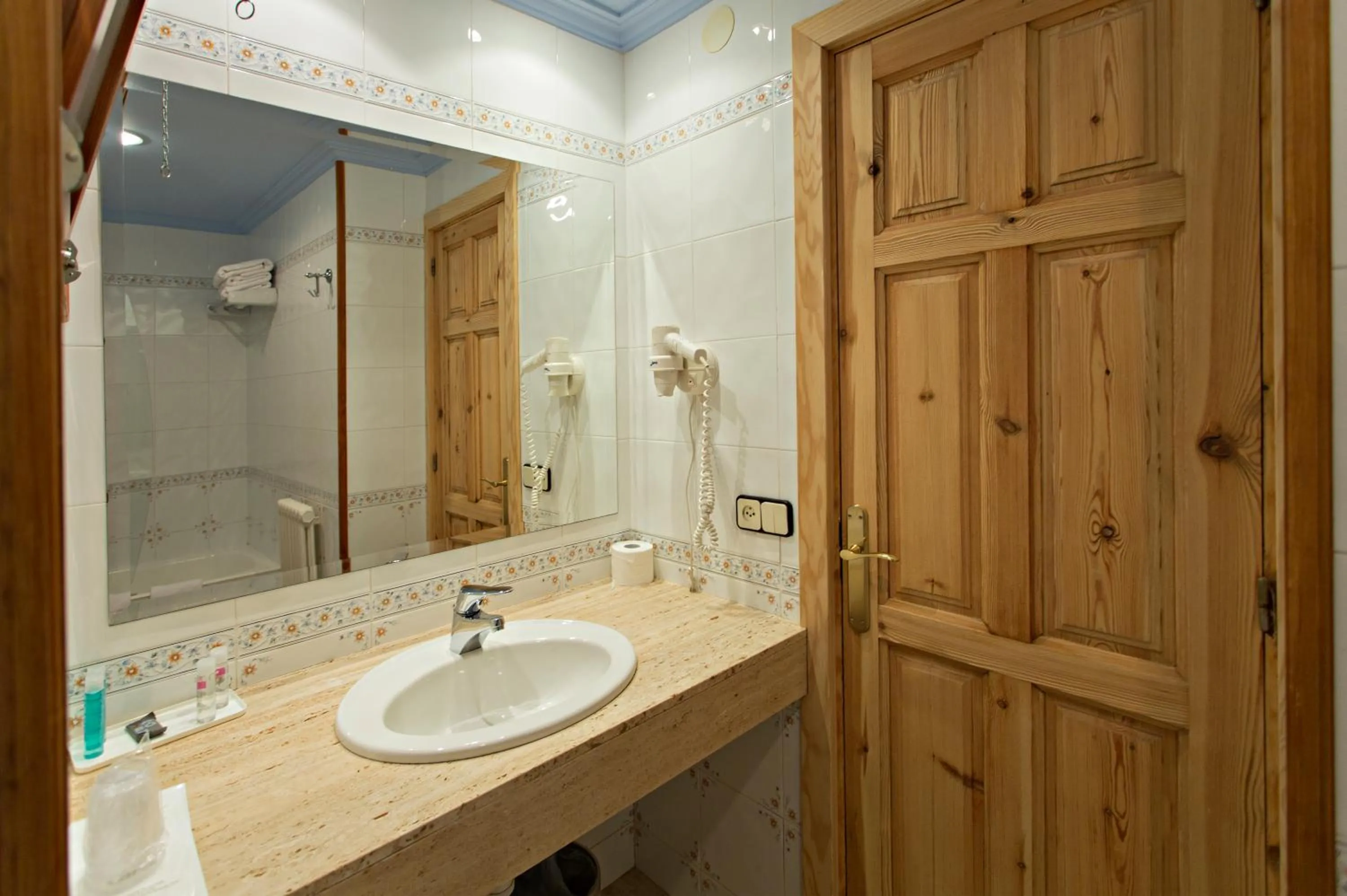 Bathroom in Hotel La Coma