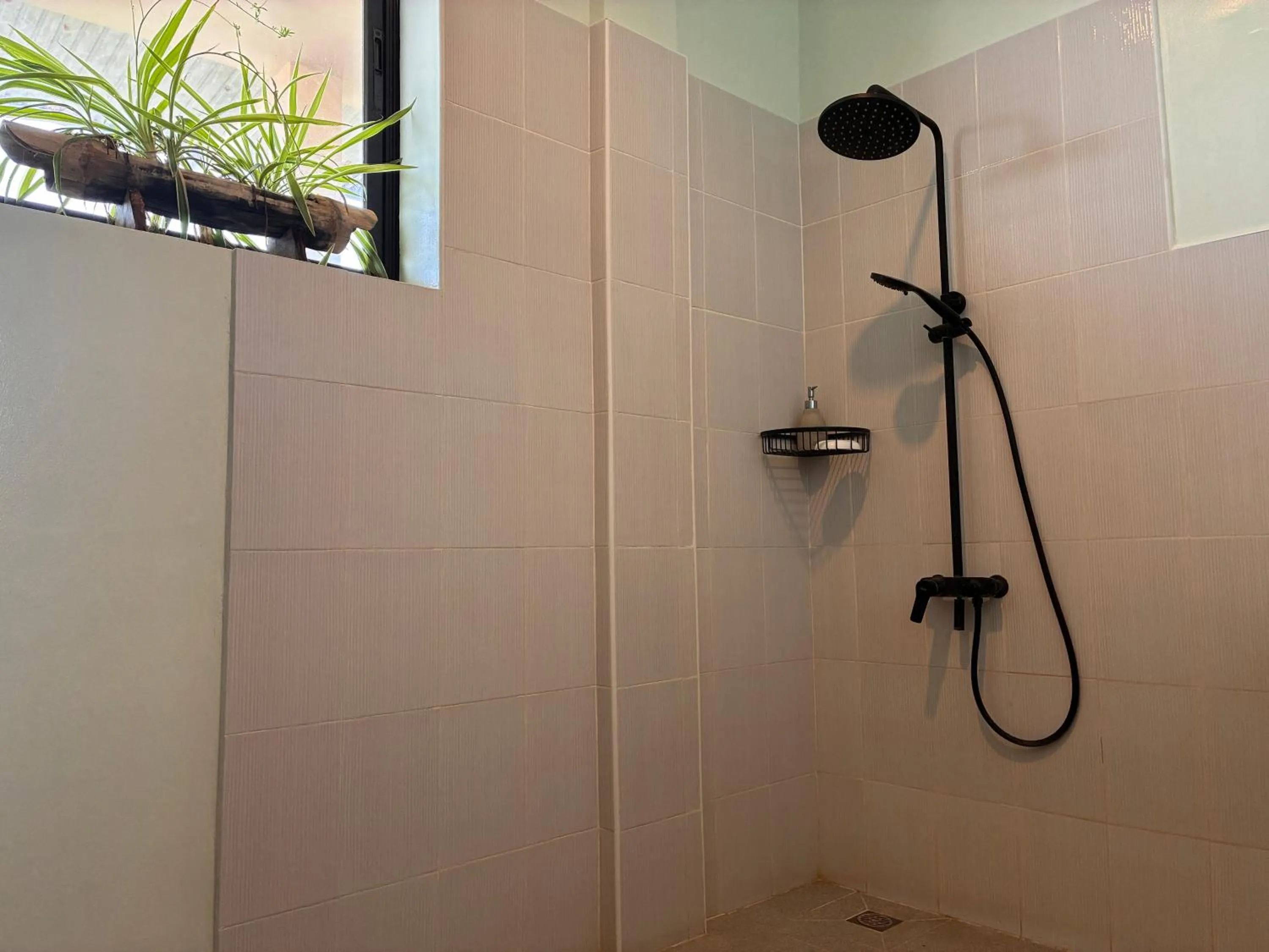 Shower in The Lazy Tiki