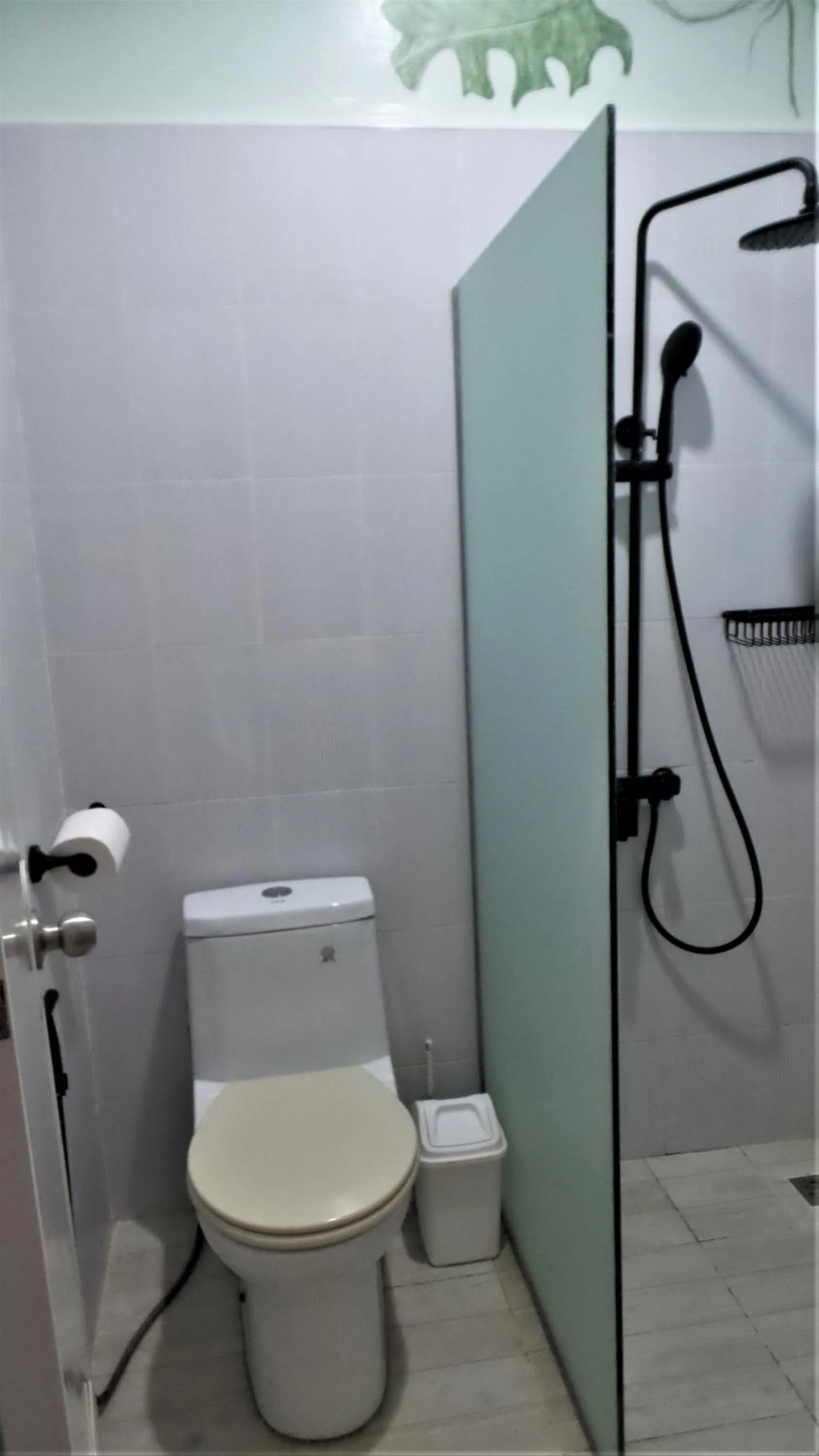 Shower in The Lazy Tiki