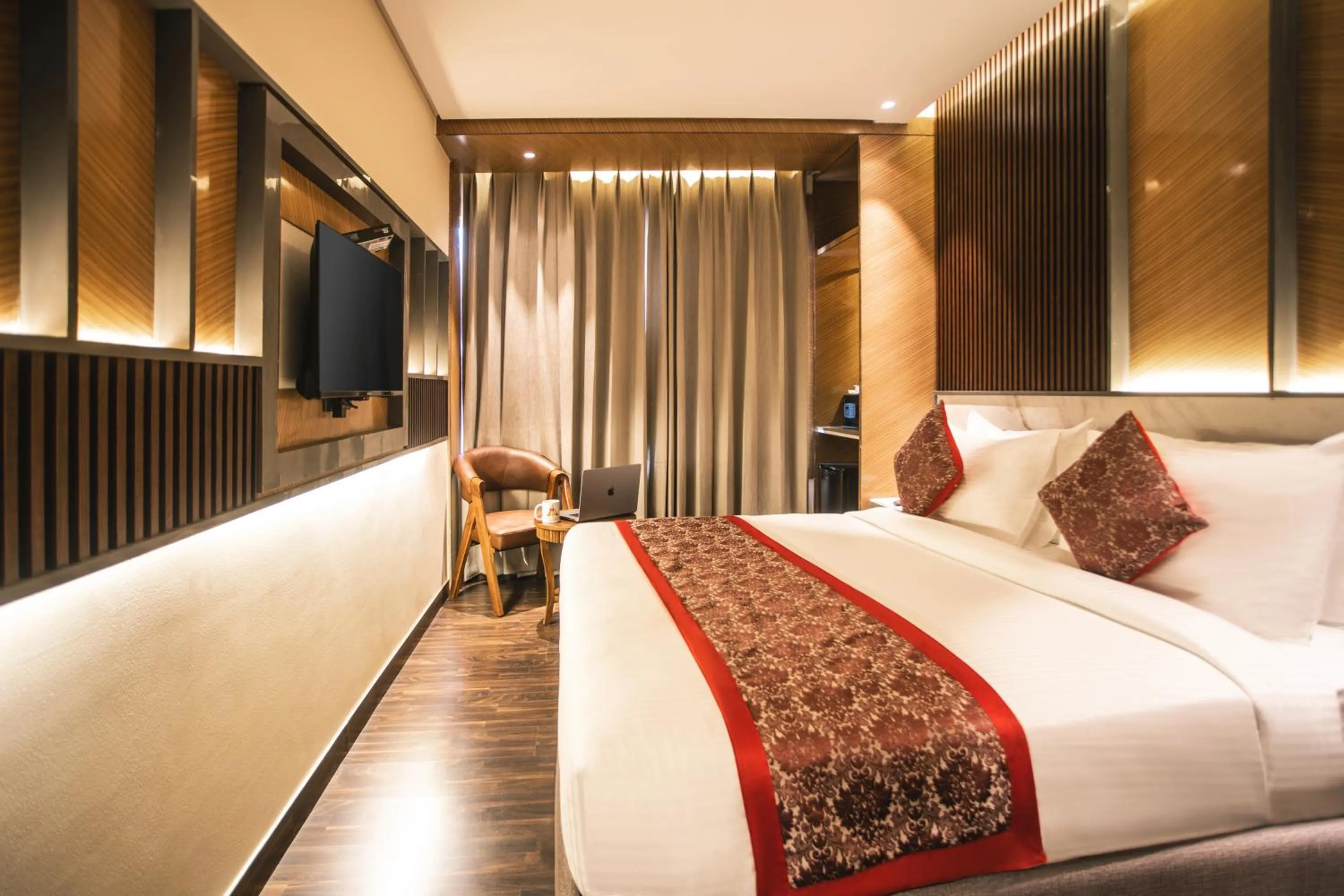 Bedroom, Bed in Amritara Kirpa, Amritsar