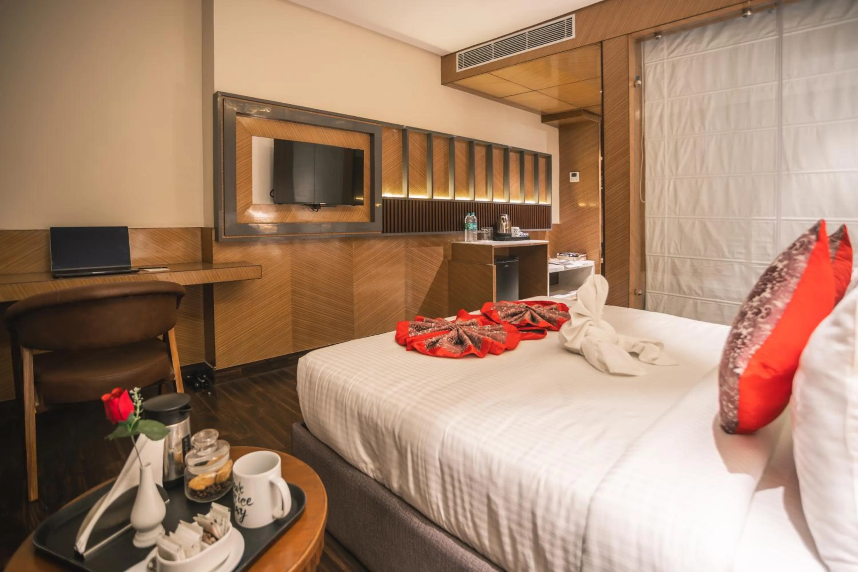 Photo of the whole room, Bed in Amritara Kirpa, Amritsar