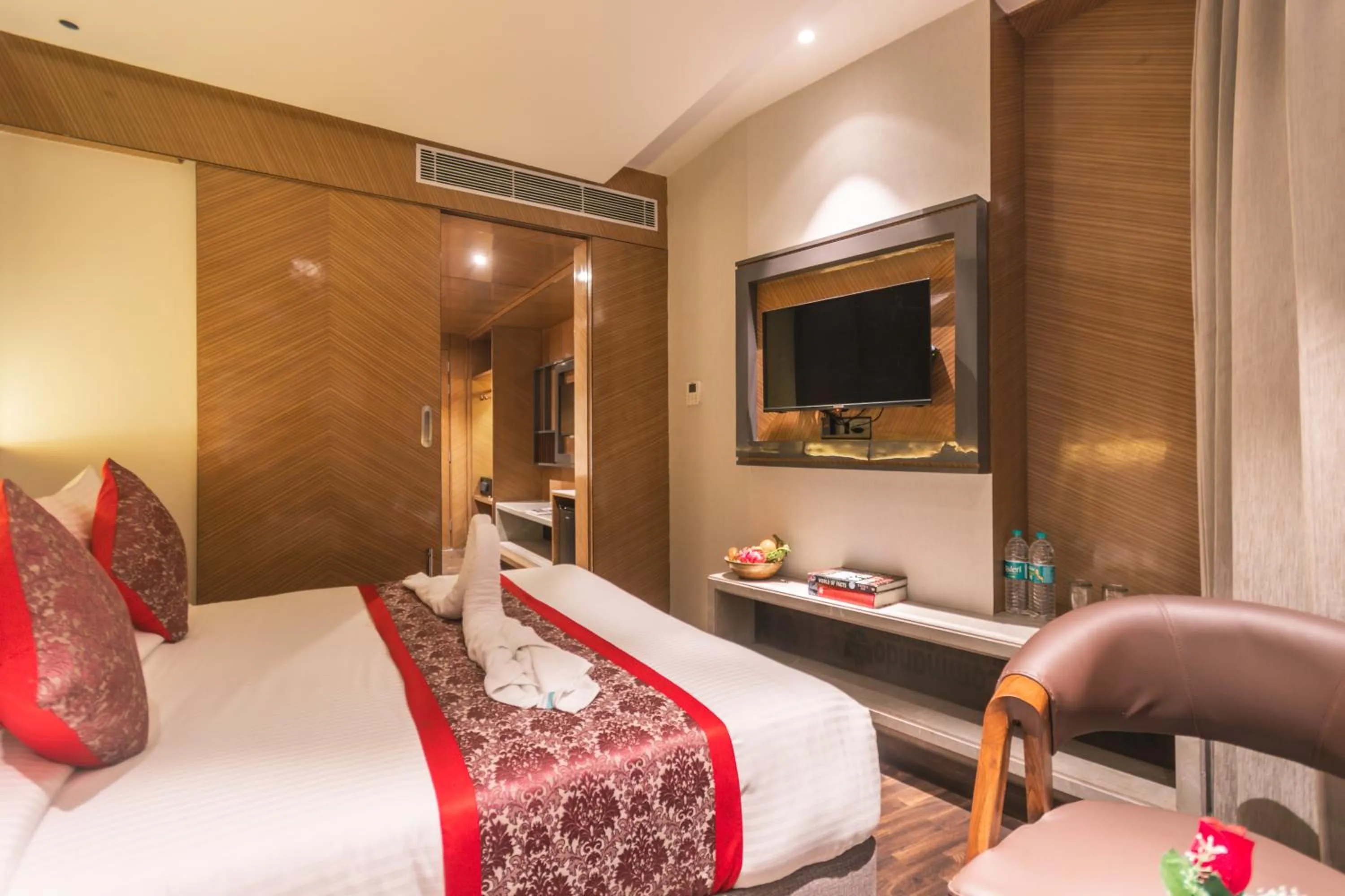 Photo of the whole room, Bed in Amritara Kirpa, Amritsar