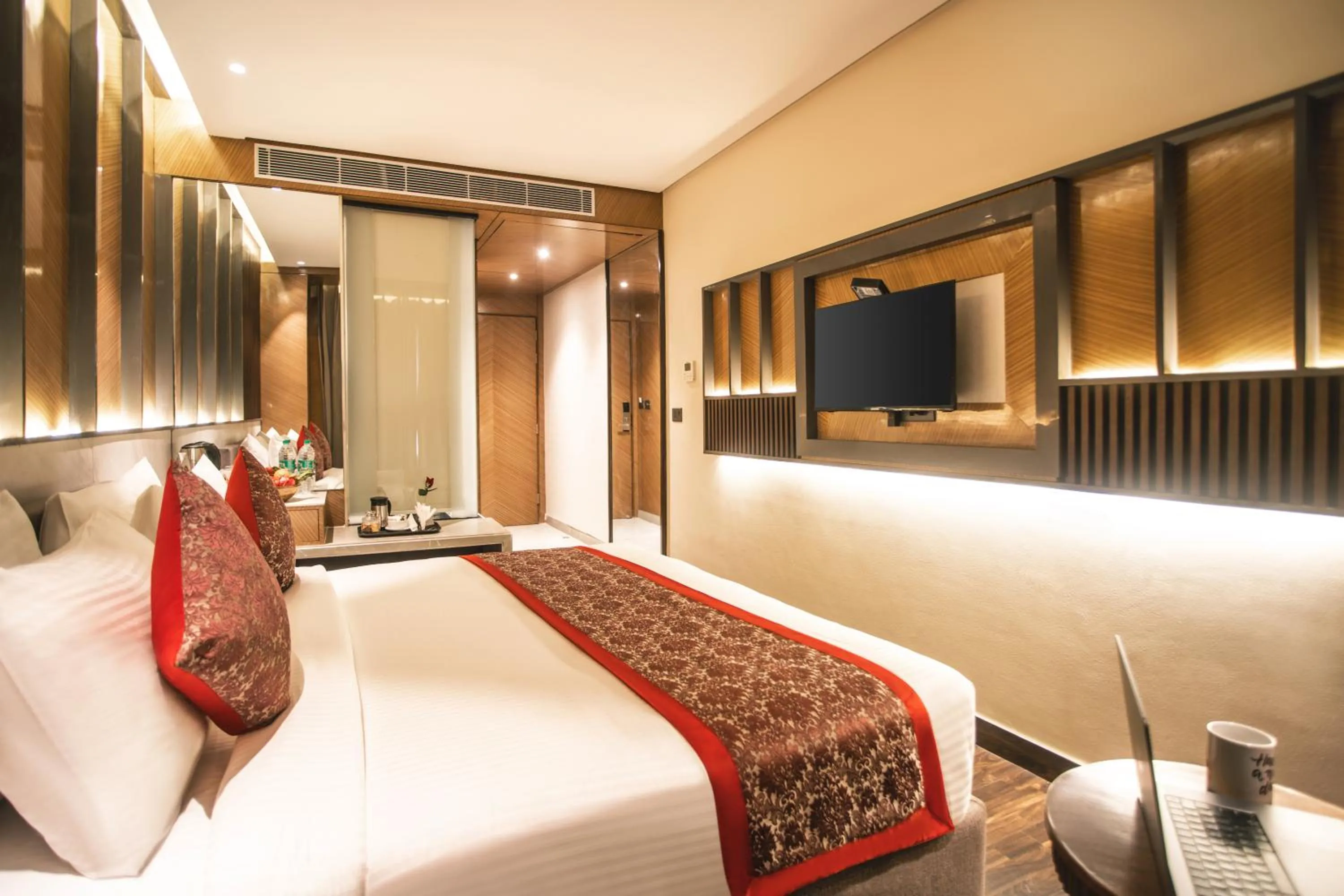 Bedroom, Bed in Amritara Kirpa, Amritsar