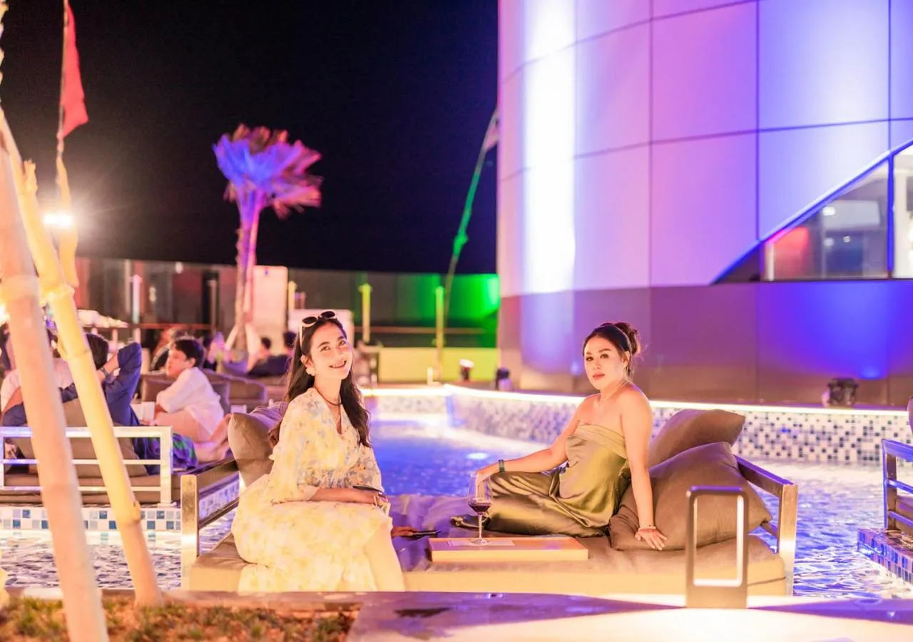 Lounge or bar in Pentacity Hotel Balikpapan