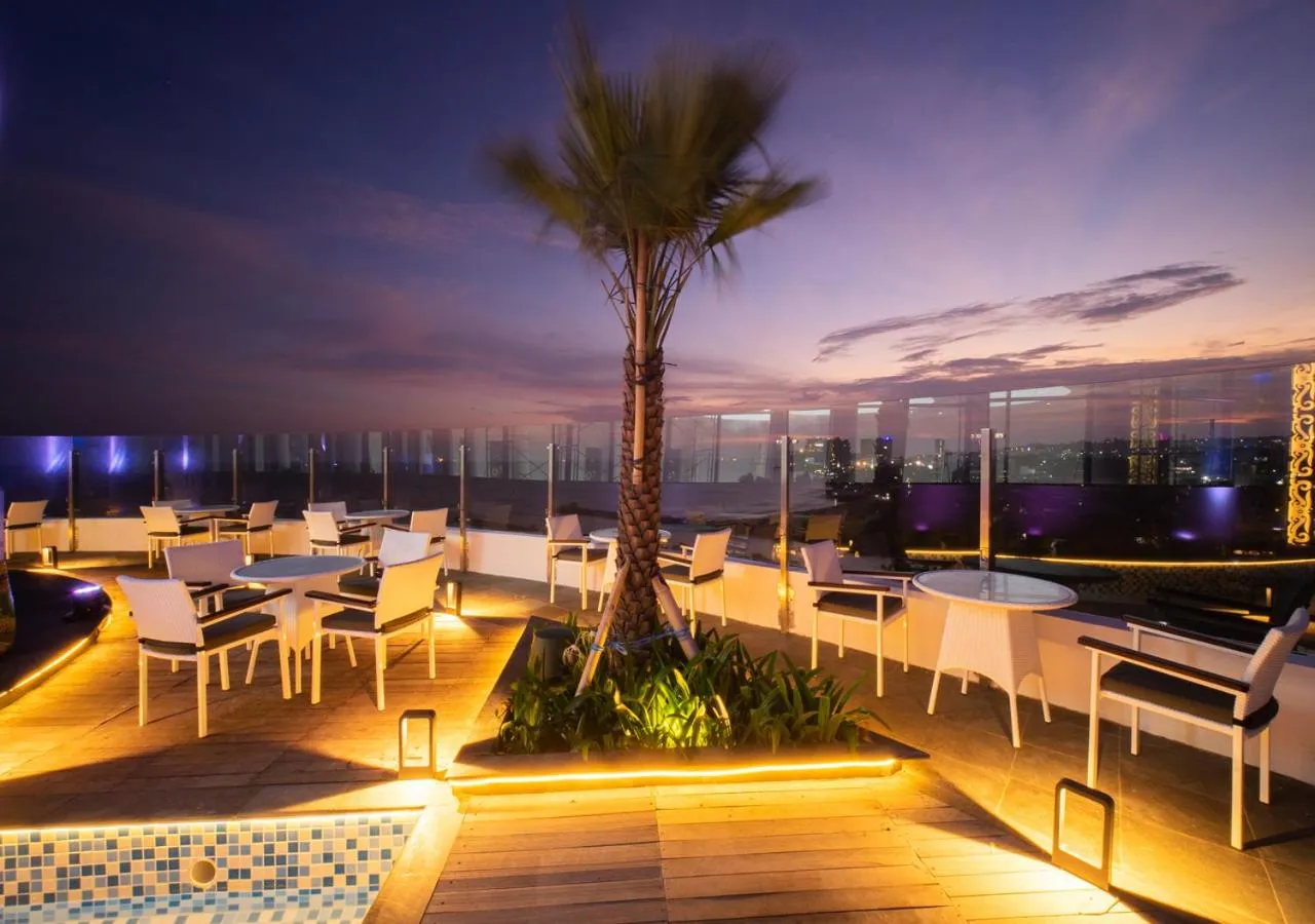 Lounge or bar in Pentacity Hotel Balikpapan