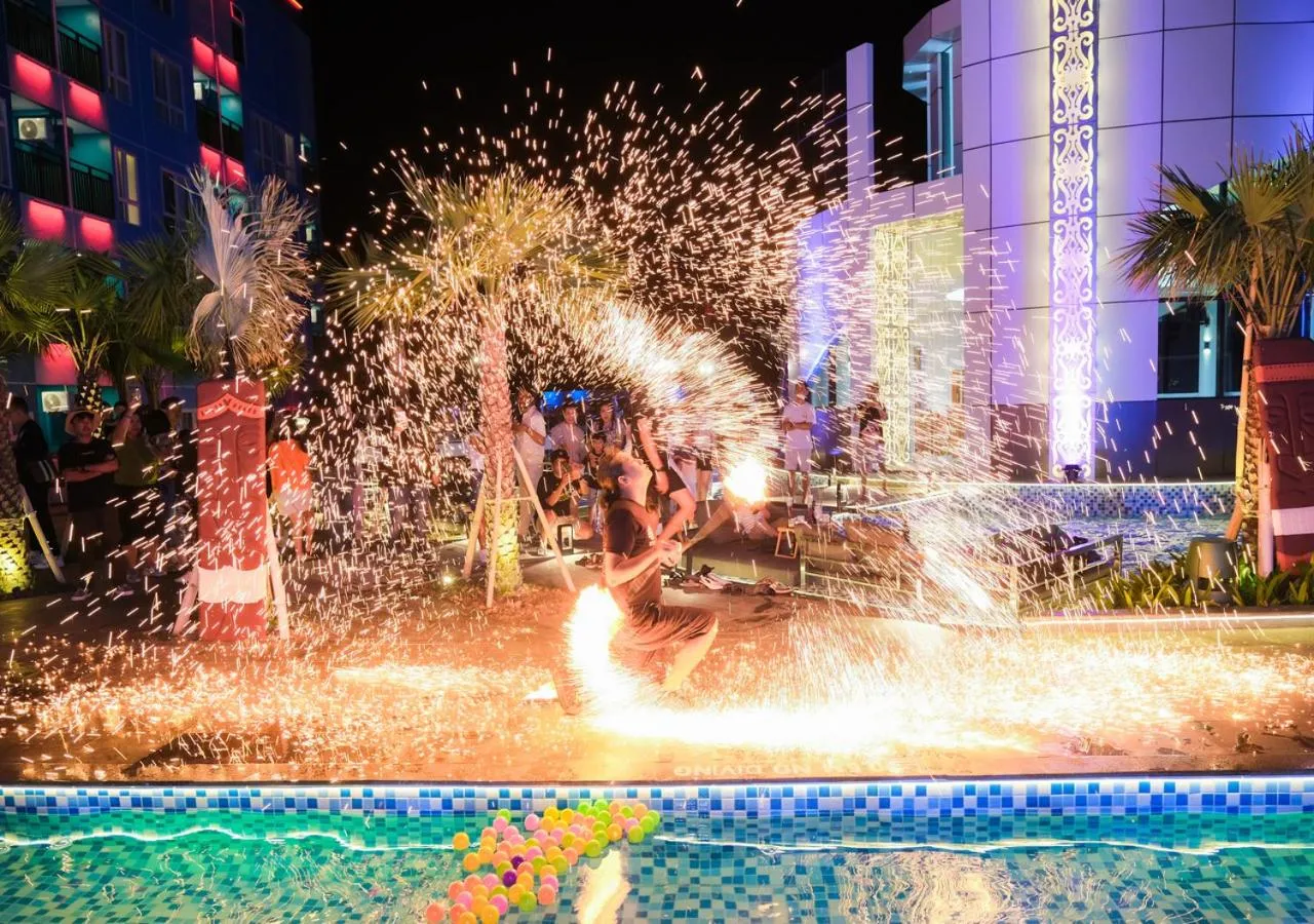 Lounge or bar in Pentacity Hotel Balikpapan