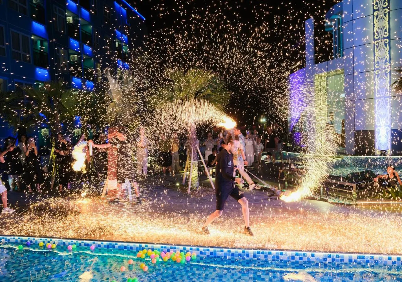 Lounge or bar in Pentacity Hotel Balikpapan