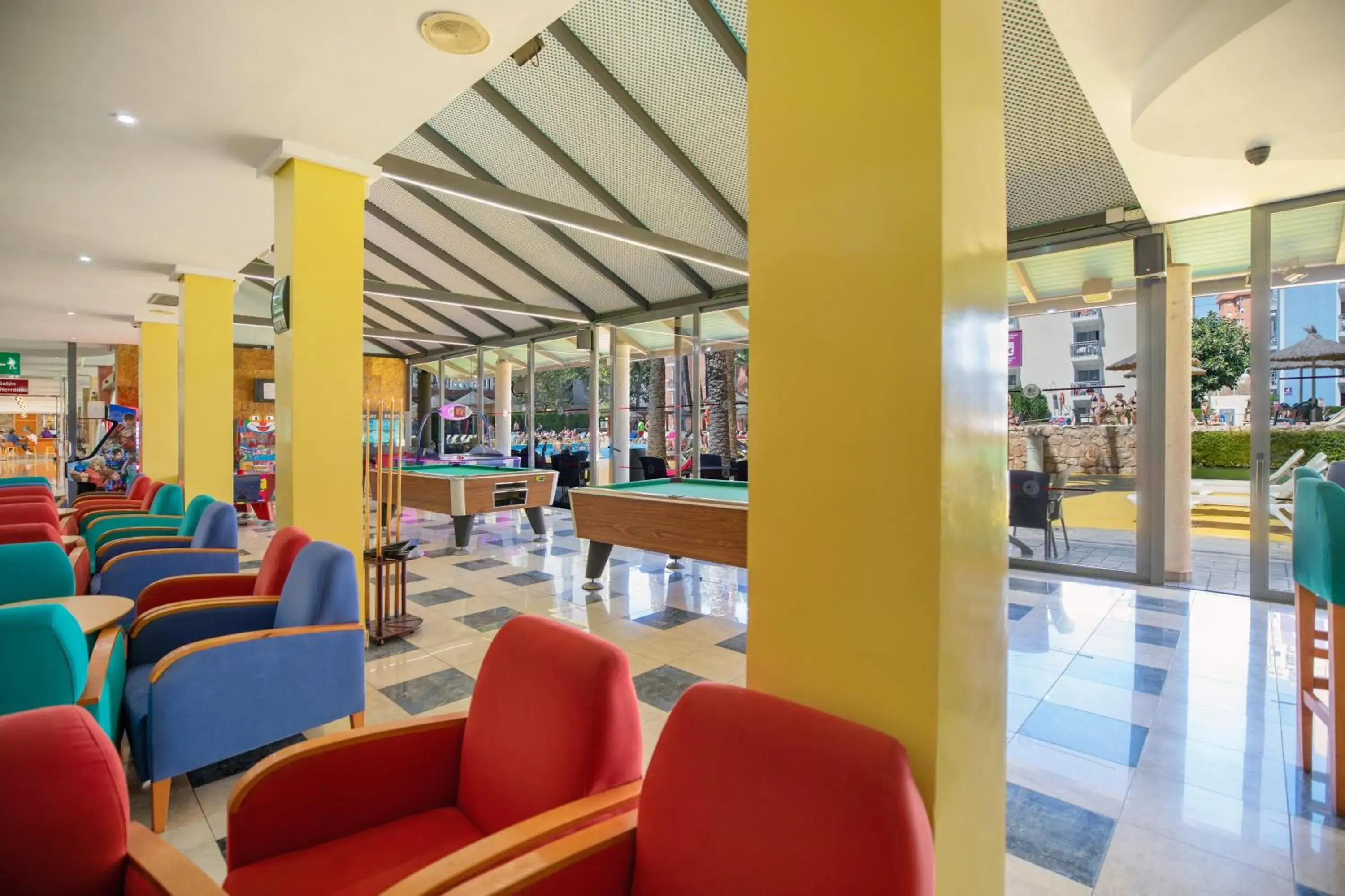 Lounge or bar in Hotel Servigroup Pueblo Benidorm Lounge or bar in Hotel Servigroup Pueblo Benidorm