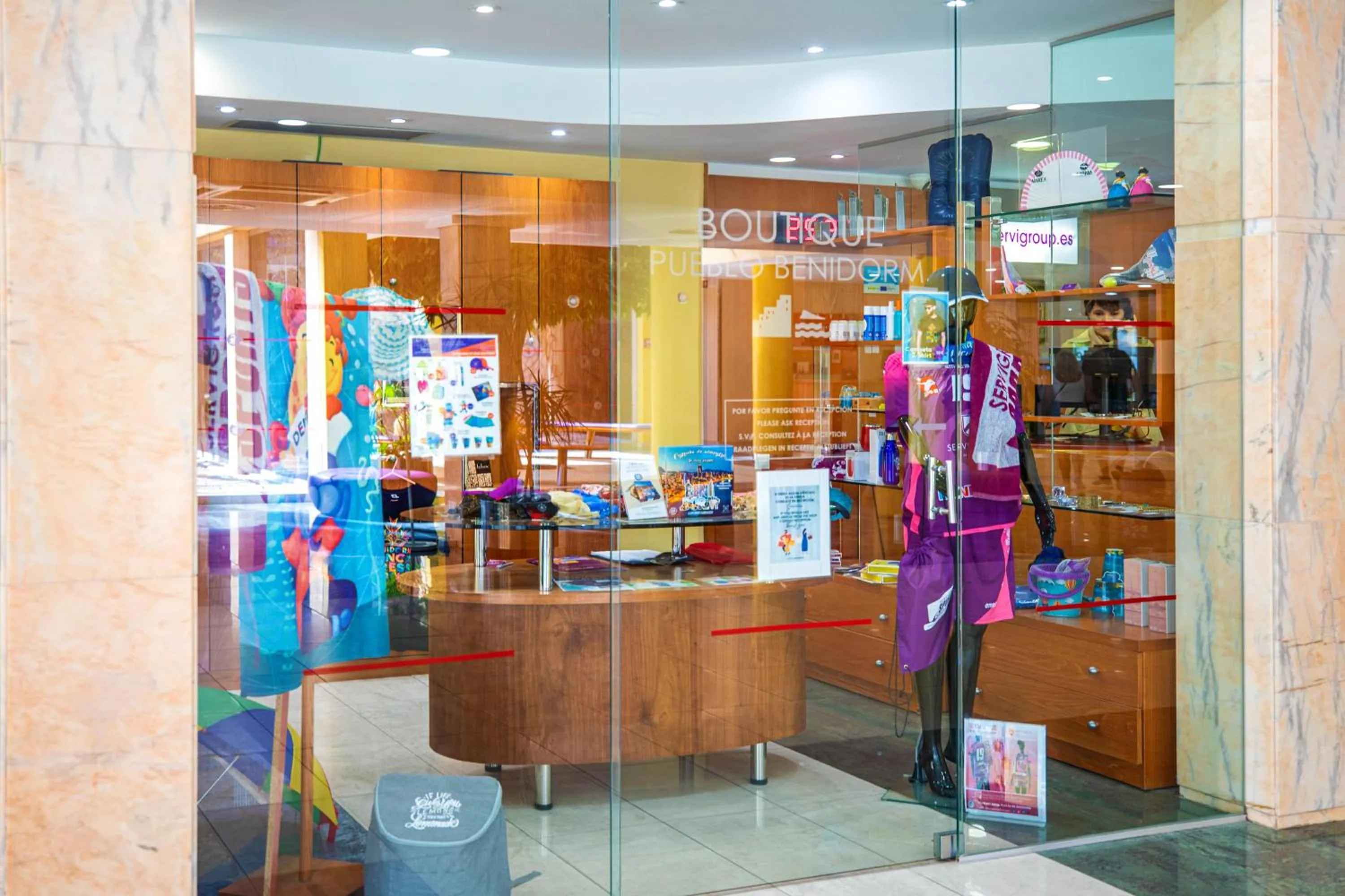 Shopping Area in Hotel Servigroup Pueblo Benidorm