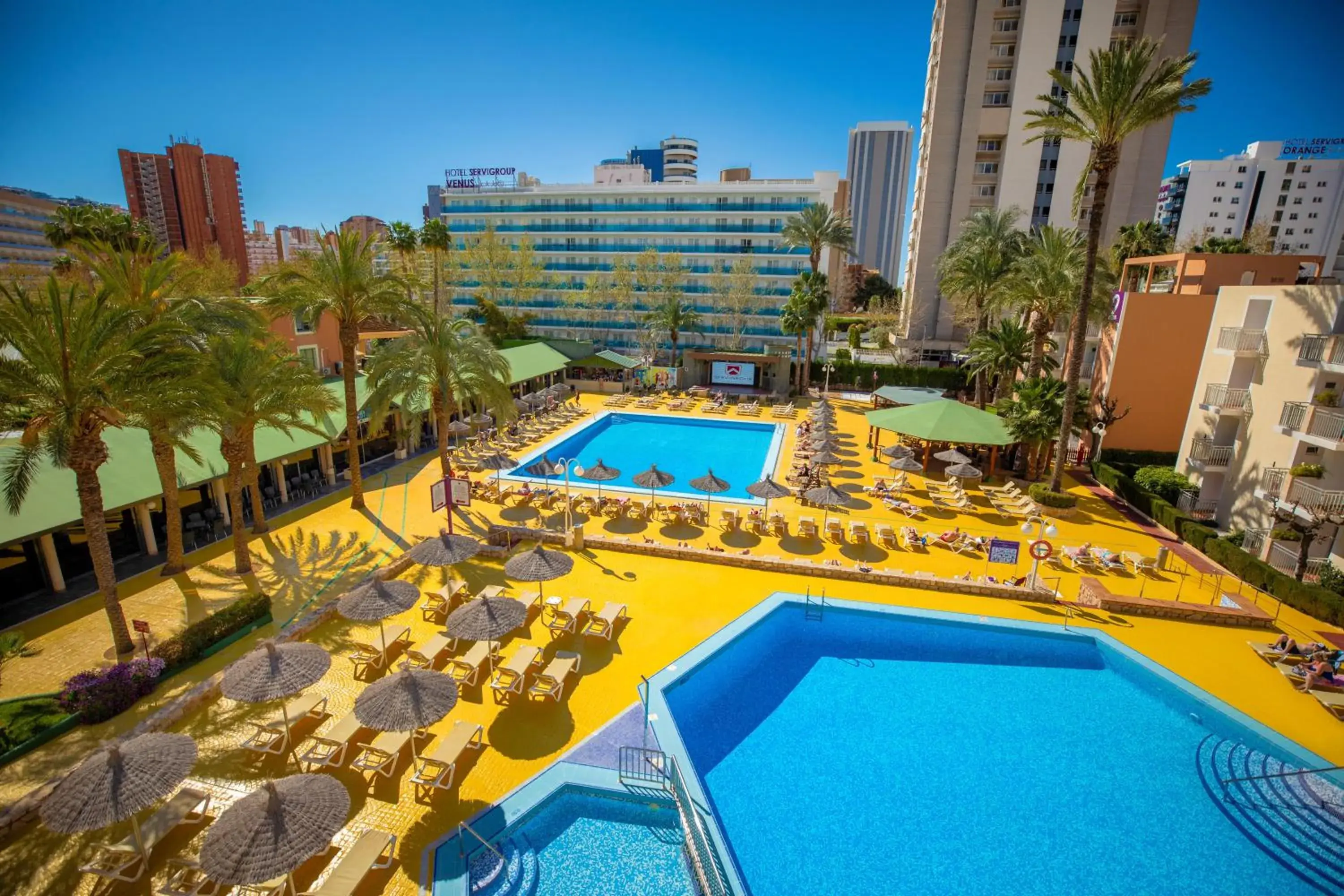 Swimming pool in Hotel Servigroup Pueblo Benidorm Swimming pool in Hotel Servigroup Pueblo Benidorm