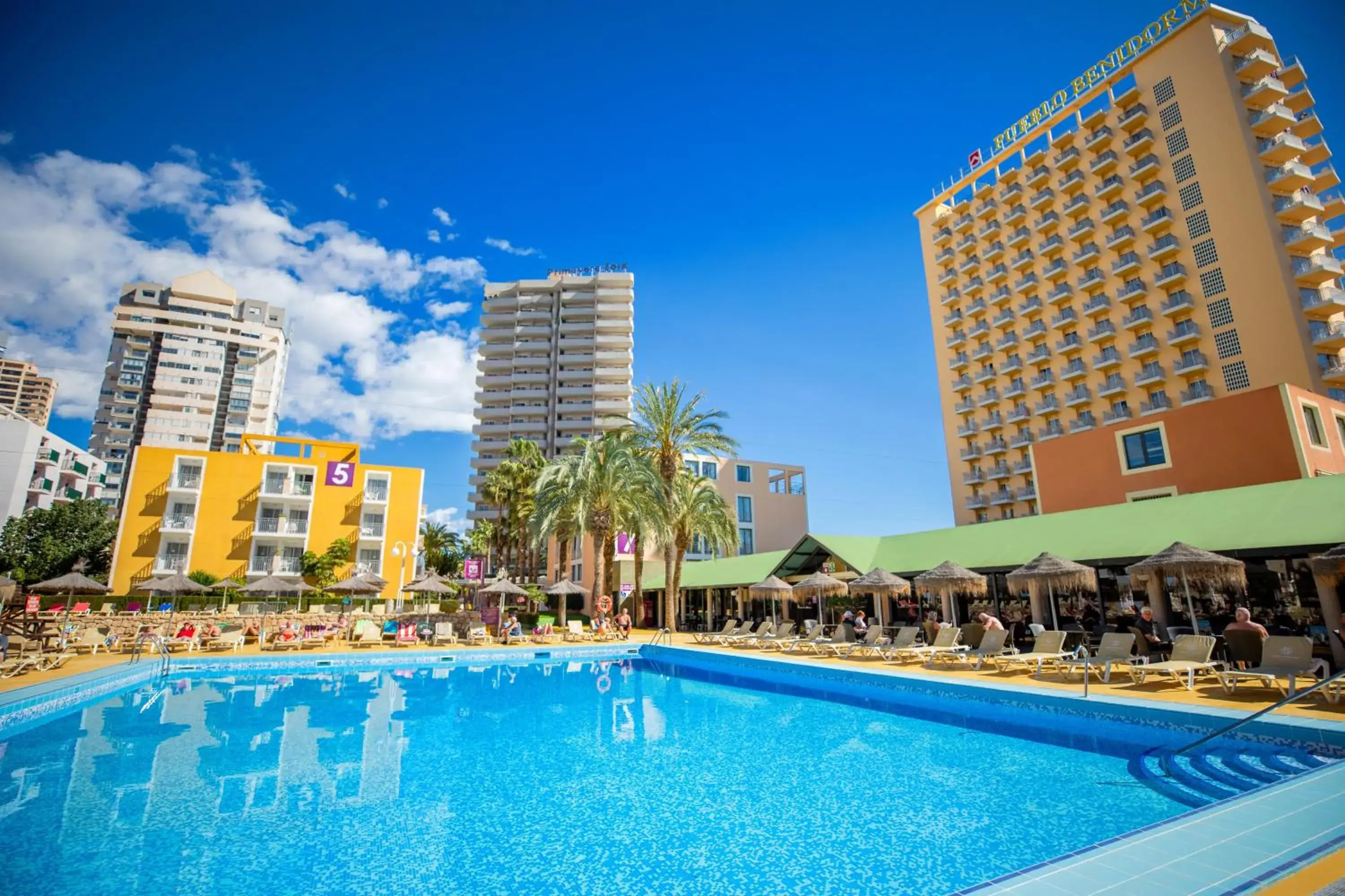 Swimming pool in Hotel Servigroup Pueblo Benidorm Swimming pool in Hotel Servigroup Pueblo Benidorm