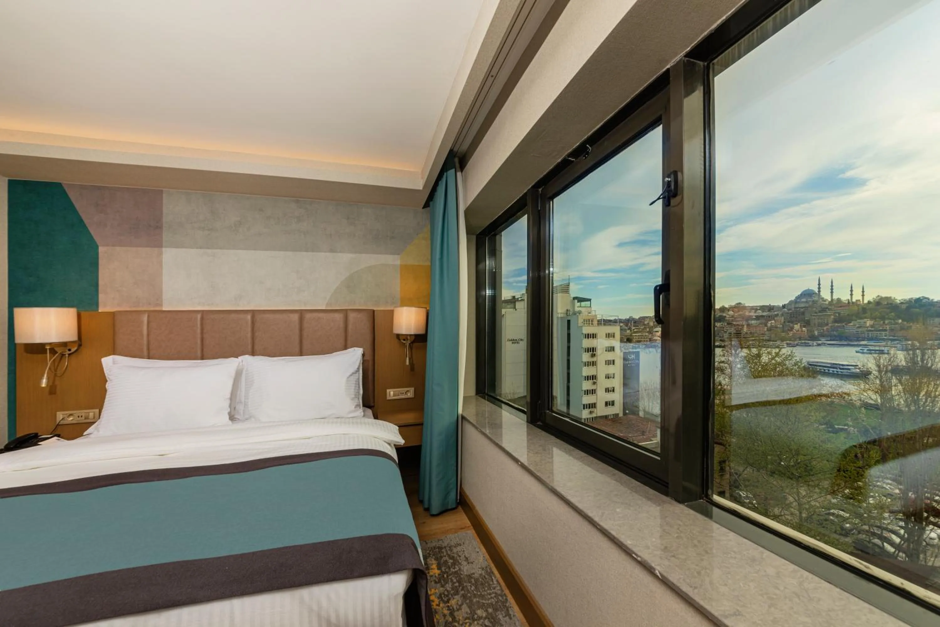 View (from property/room), Bed in Csk The Halich Port İstanbul