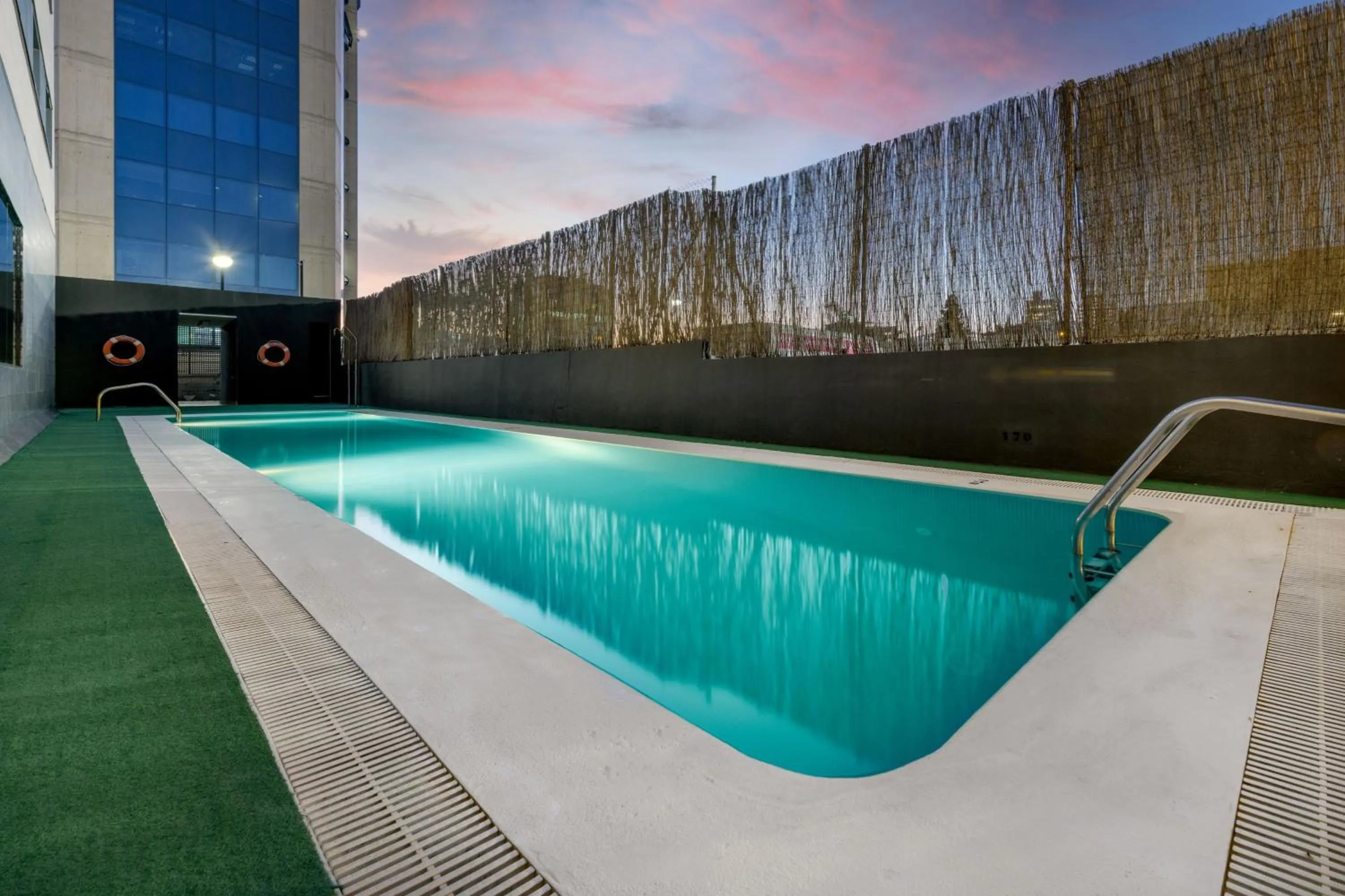 Swimming pool in AC Hotel Murcia by Marriott