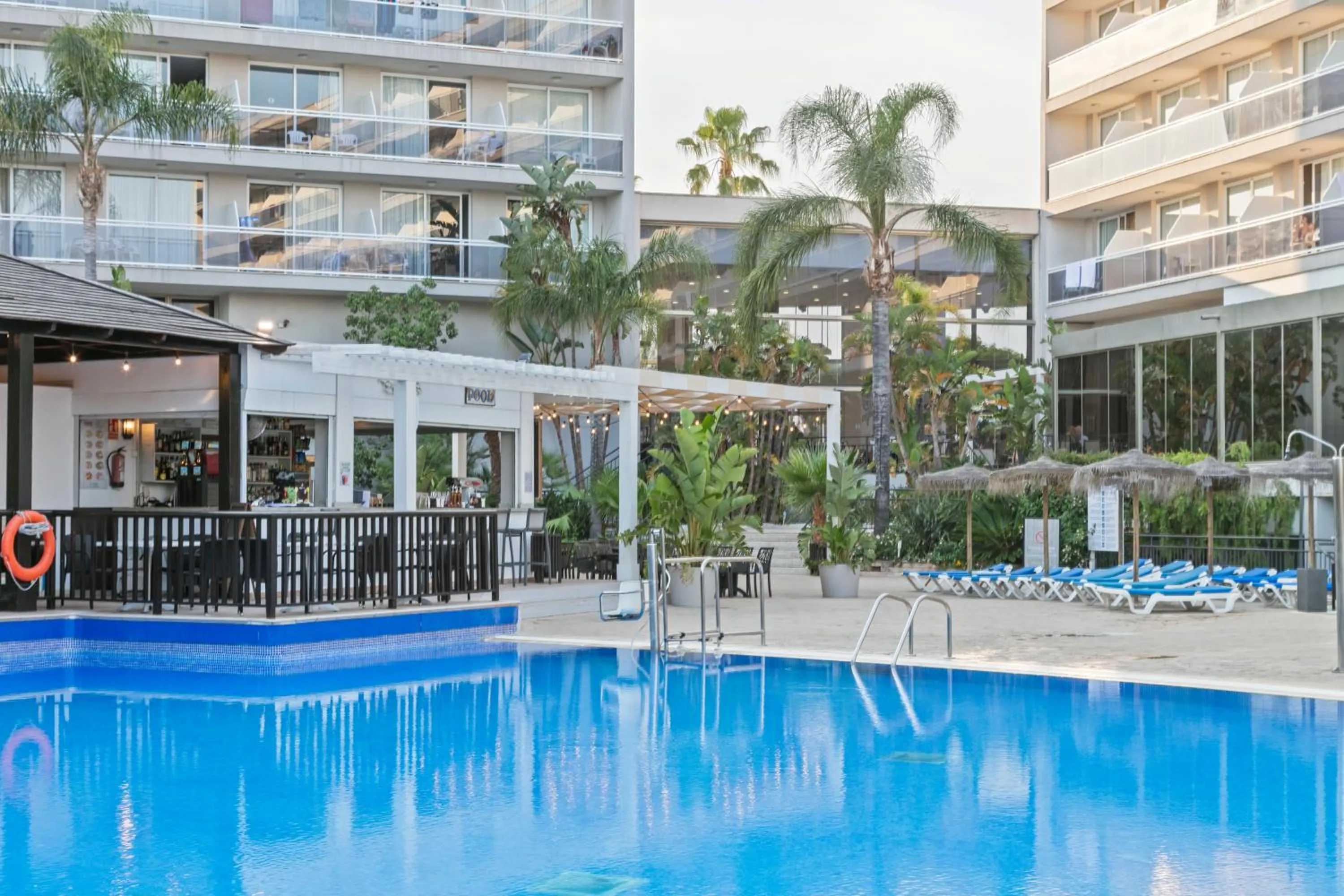 Food and drinks in Sol Costa Daurada