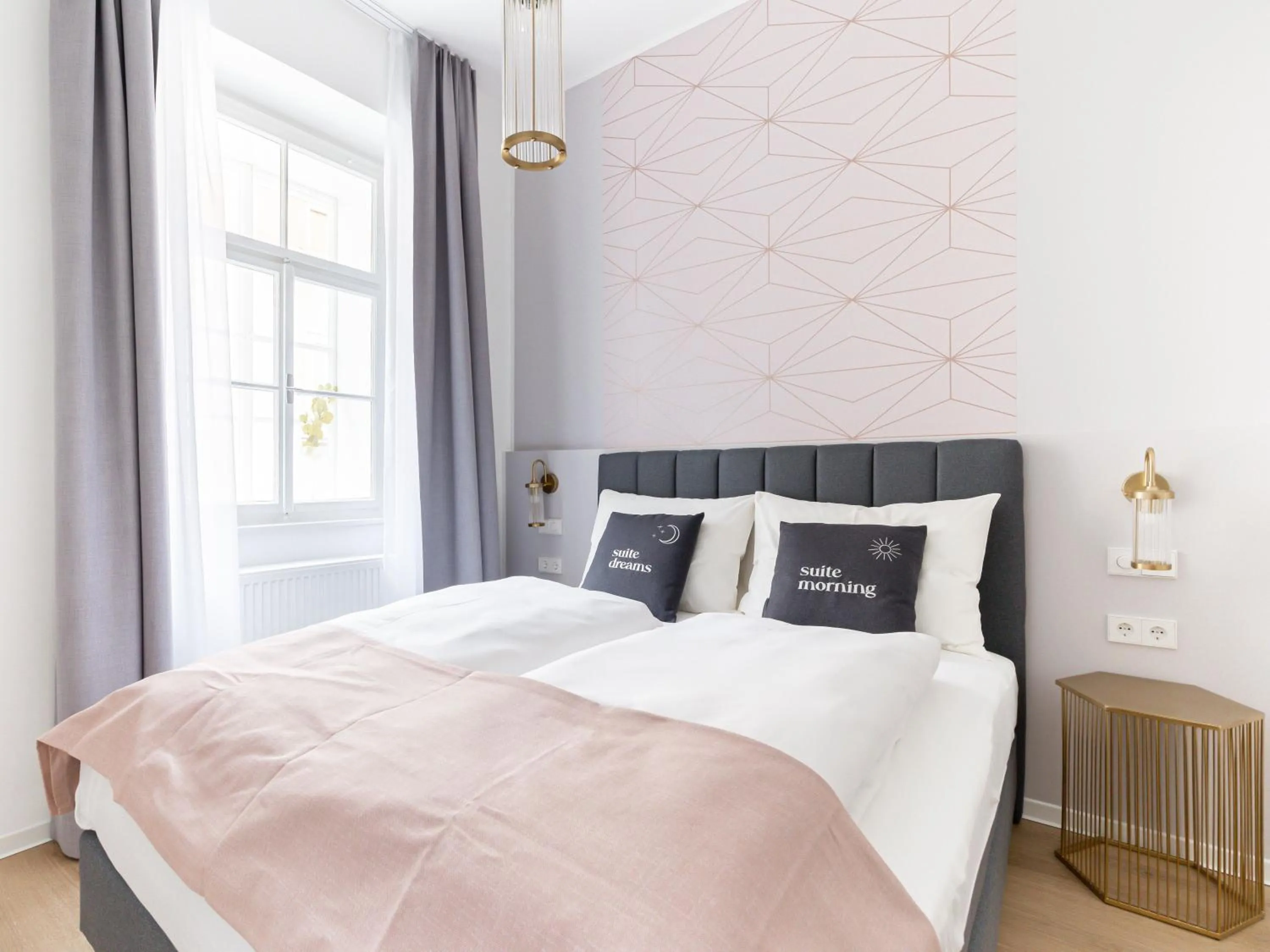 Bed in Limehome Klagenfurt Goessgasse