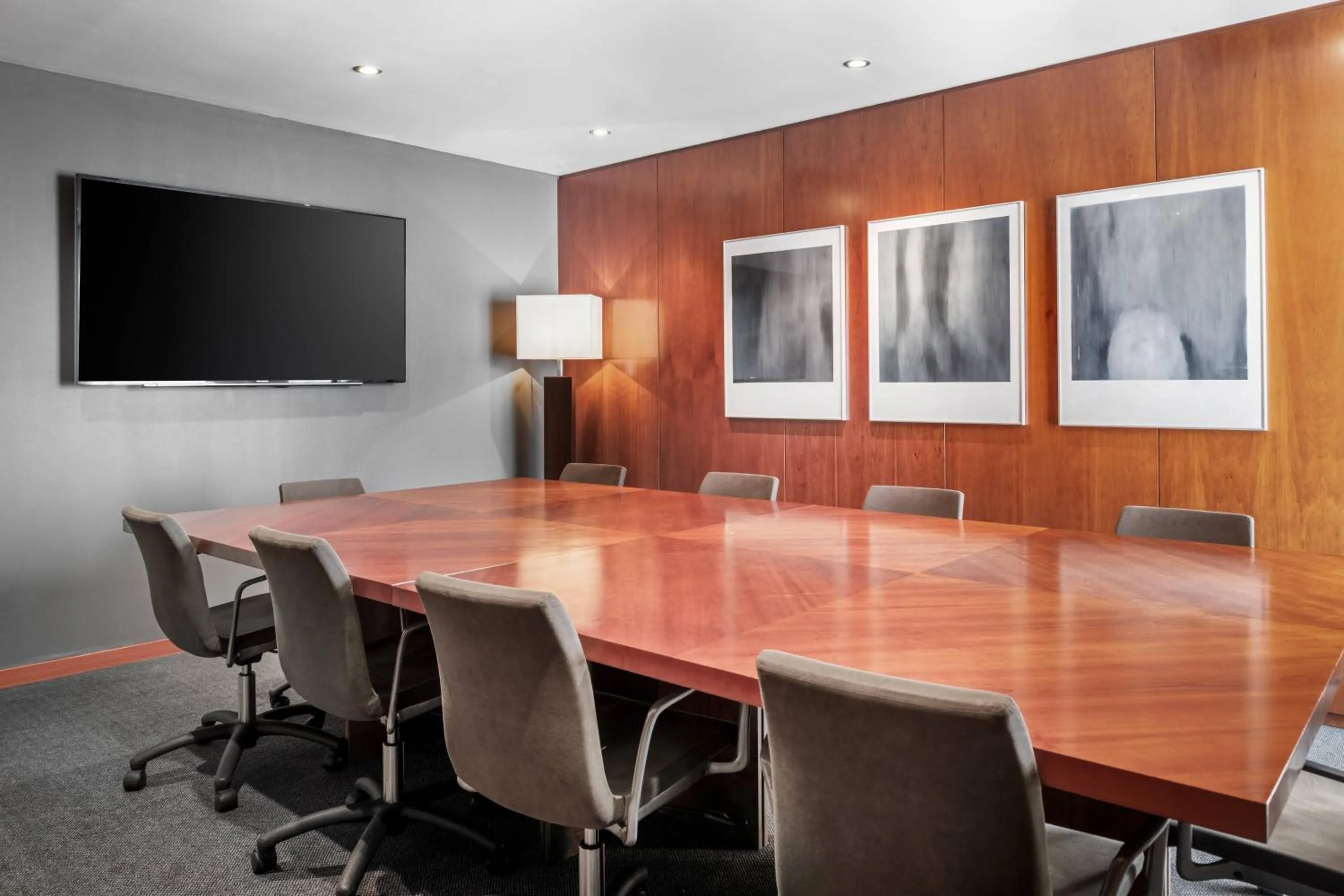 Meeting/conference room in AC Hotel Badajoz by Marriott