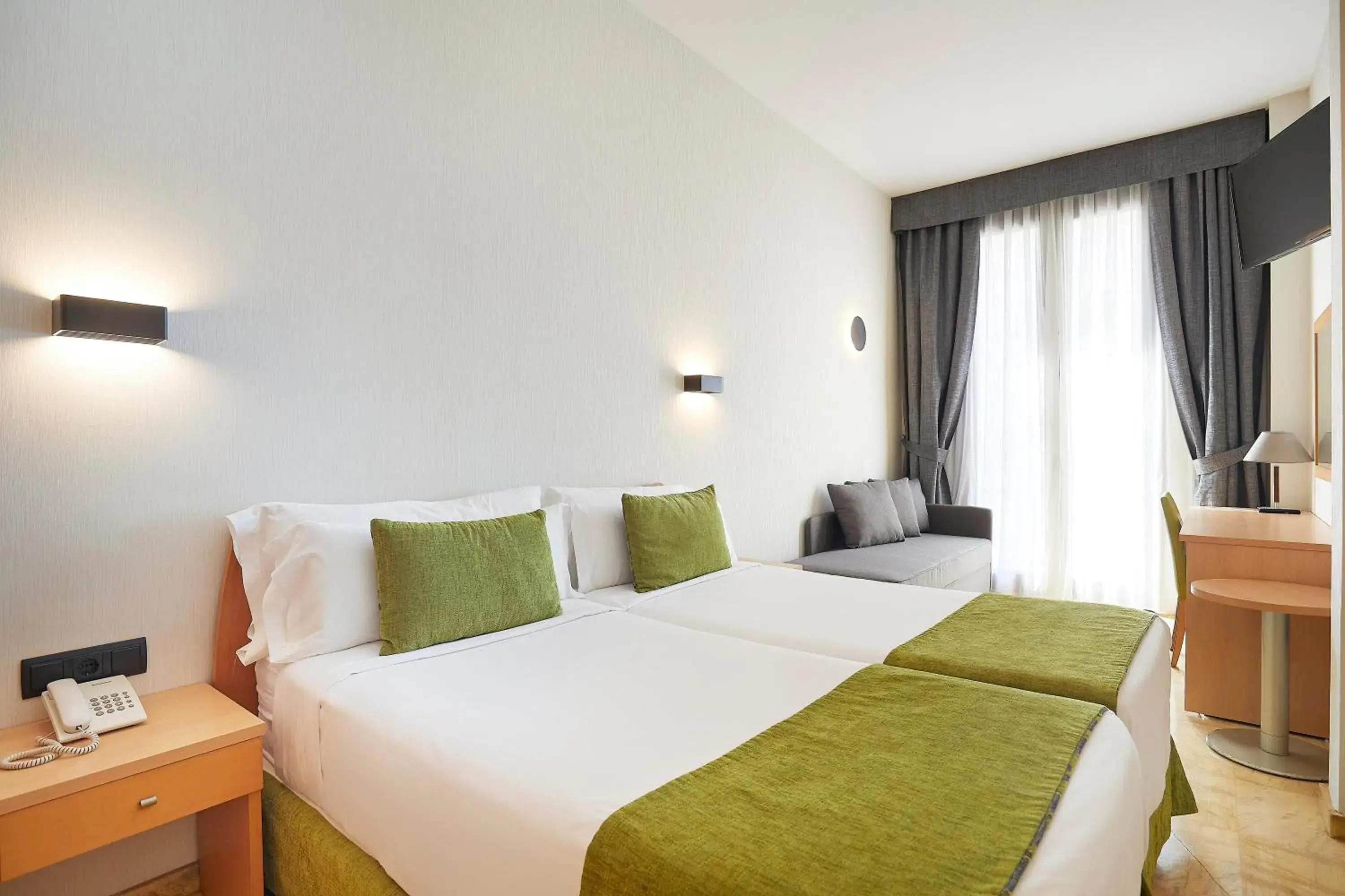 Twin Room with Balcony and City View in Flor Parks Twin Room with Balcony and City View in Flor Parks