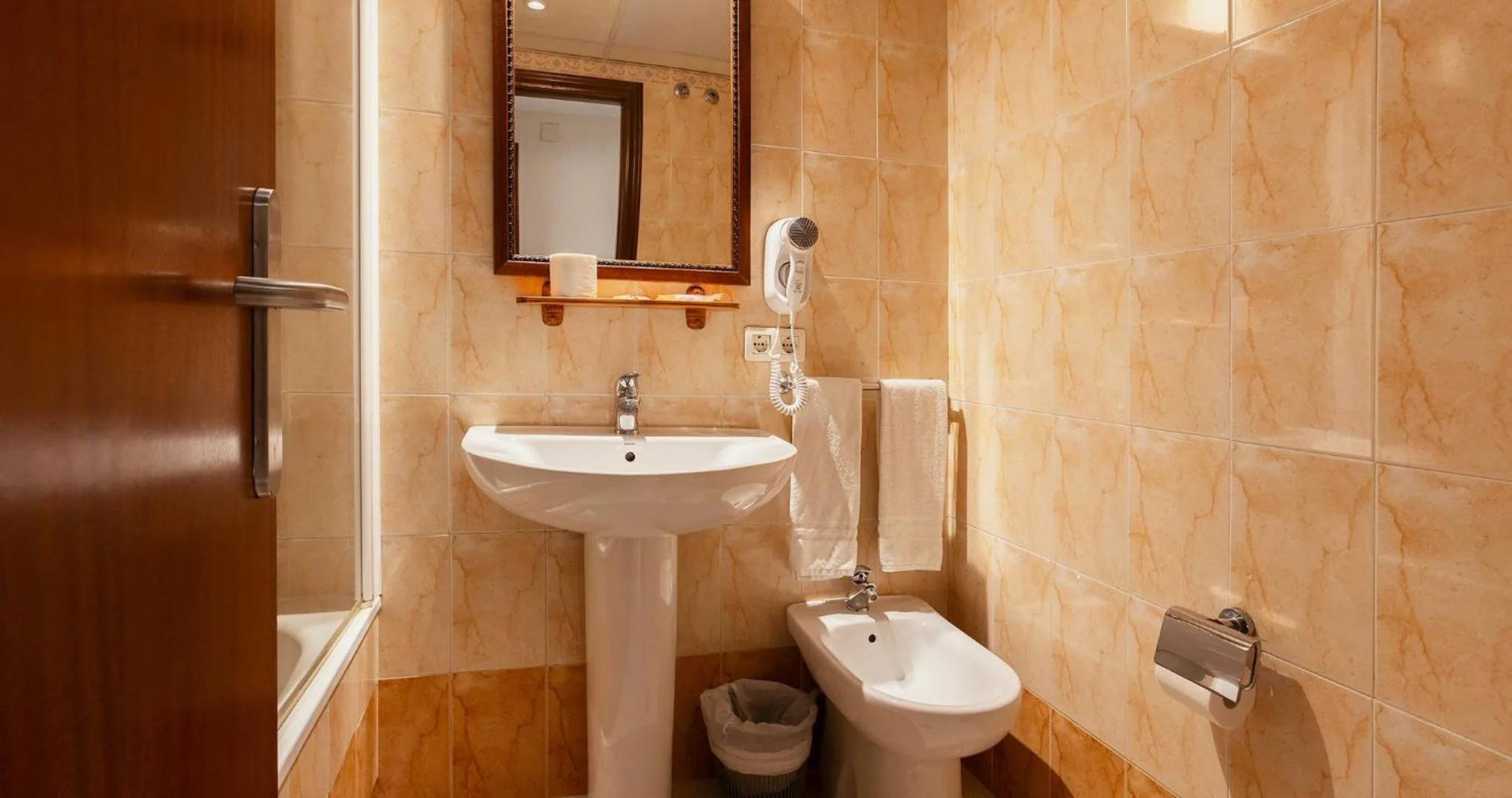 Bathroom in Apartamentos Vértice Bib Rambla