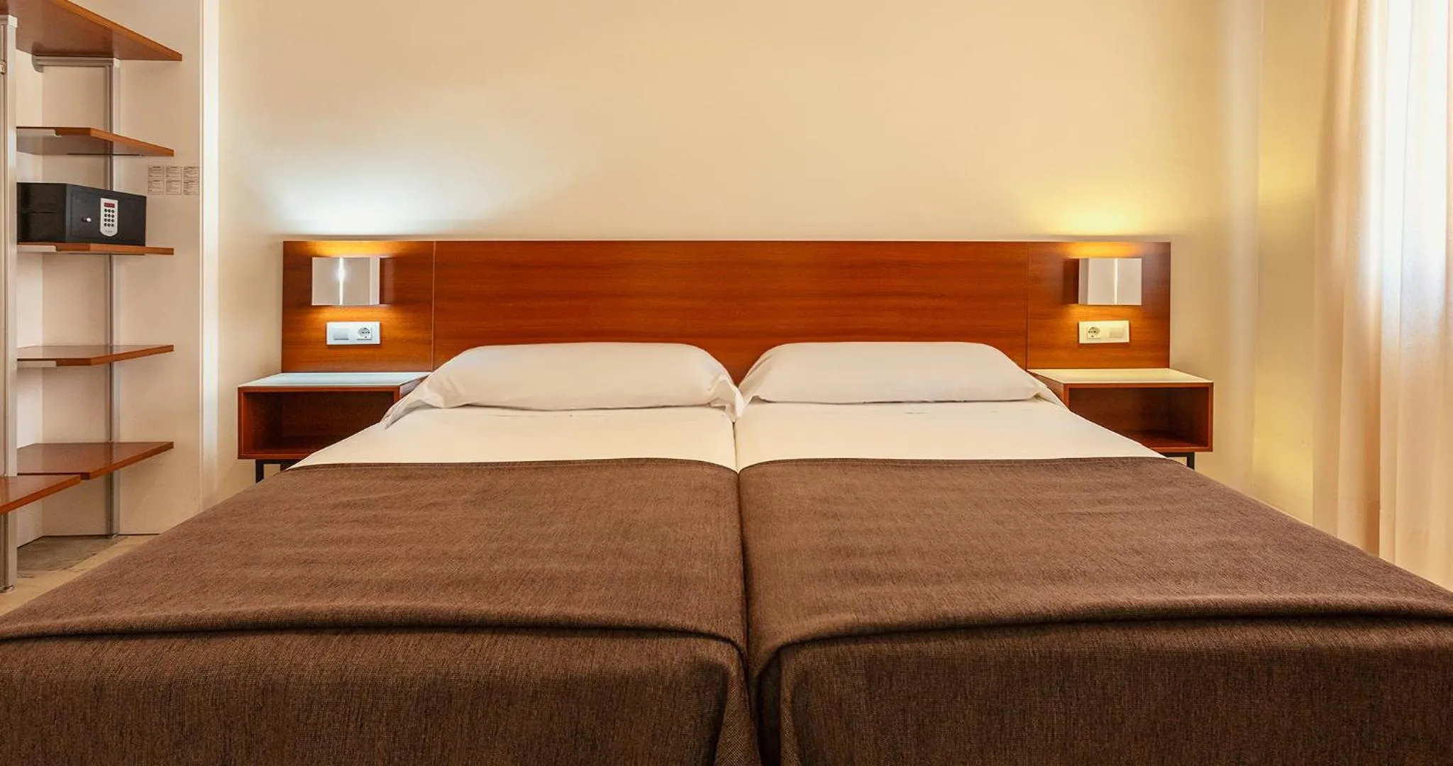 Bed in Apartamentos Vértice Bib Rambla