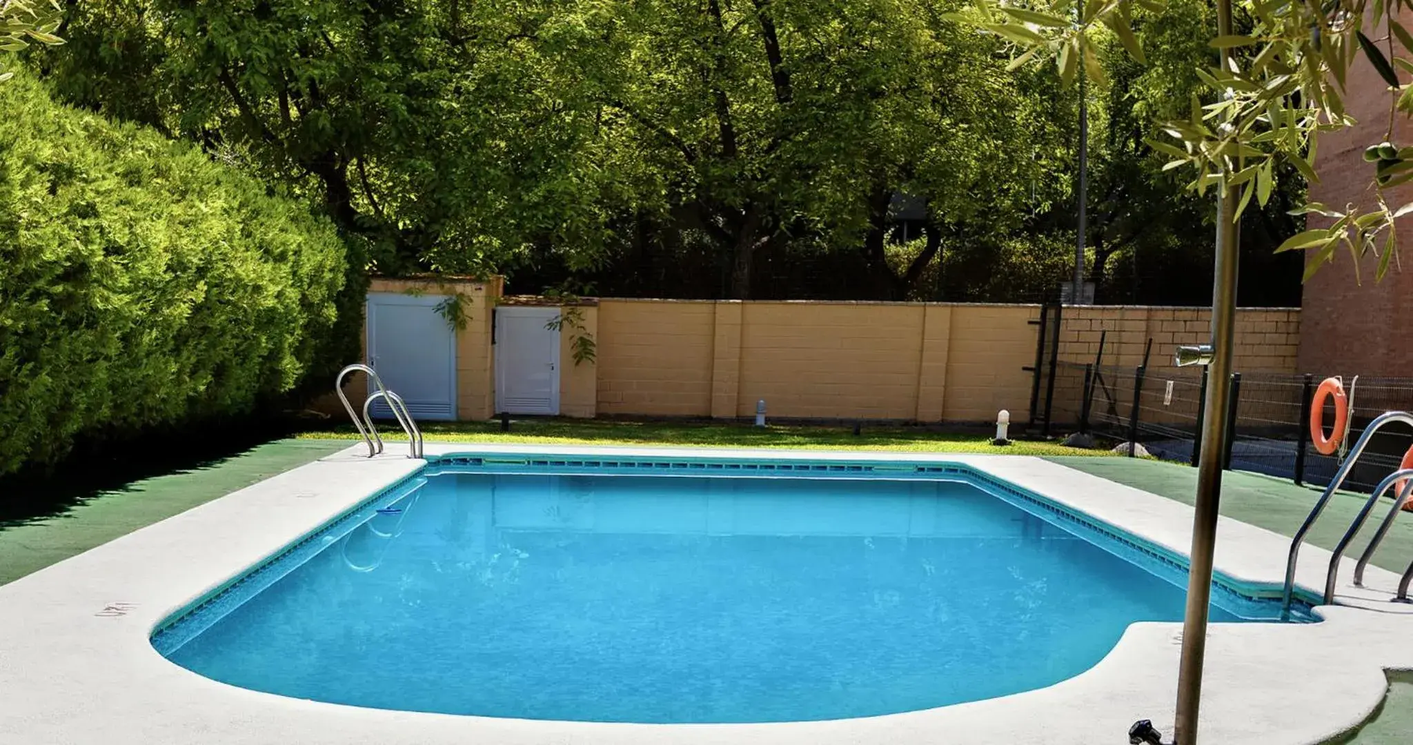 Swimming pool in Apartamentos Vértice Bib Rambla Swimming pool in Apartamentos Vértice Bib Rambla