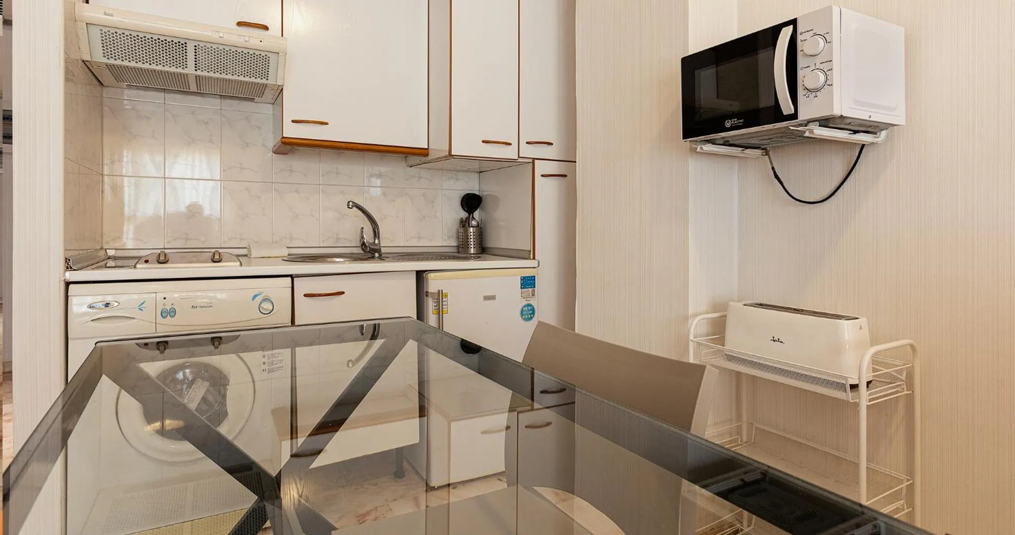 Kitchen or kitchenette in Apartamentos Vértice Bib Rambla