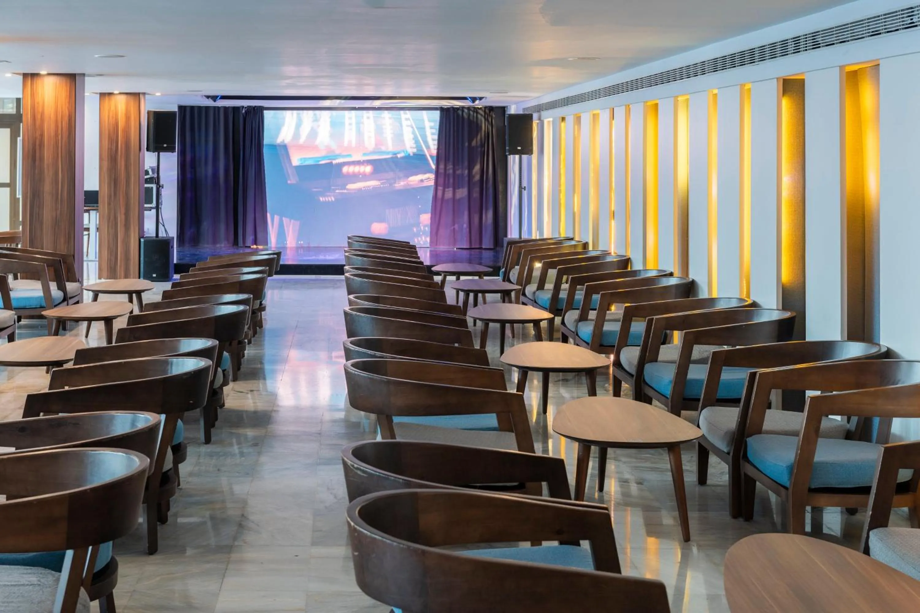 Lounge or bar in Leonardo Royal Hotel Mallorca Palmanova Bay