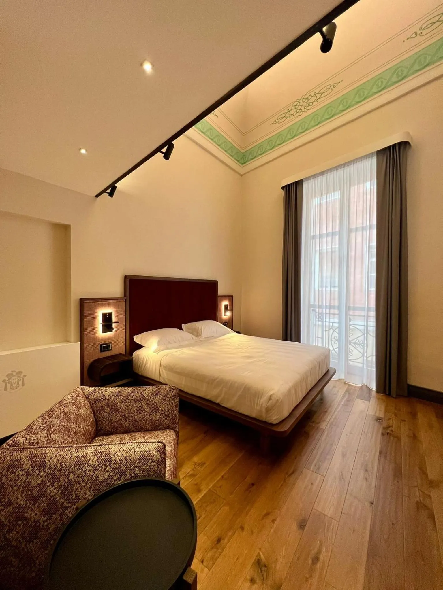 Bed in Lo Stemma Luxury Boutique Hotel