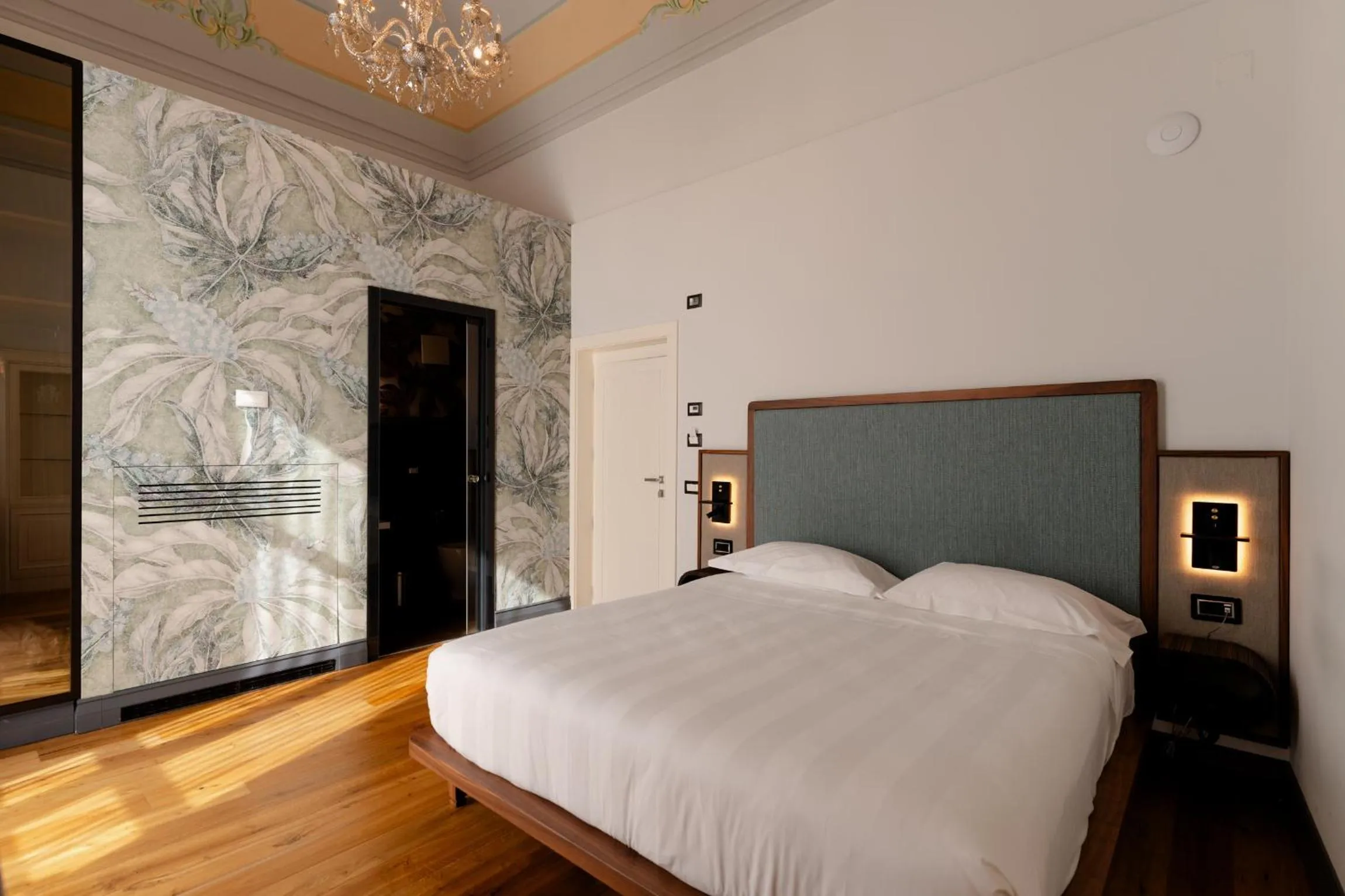 Bed in Lo Stemma Luxury Boutique Hotel