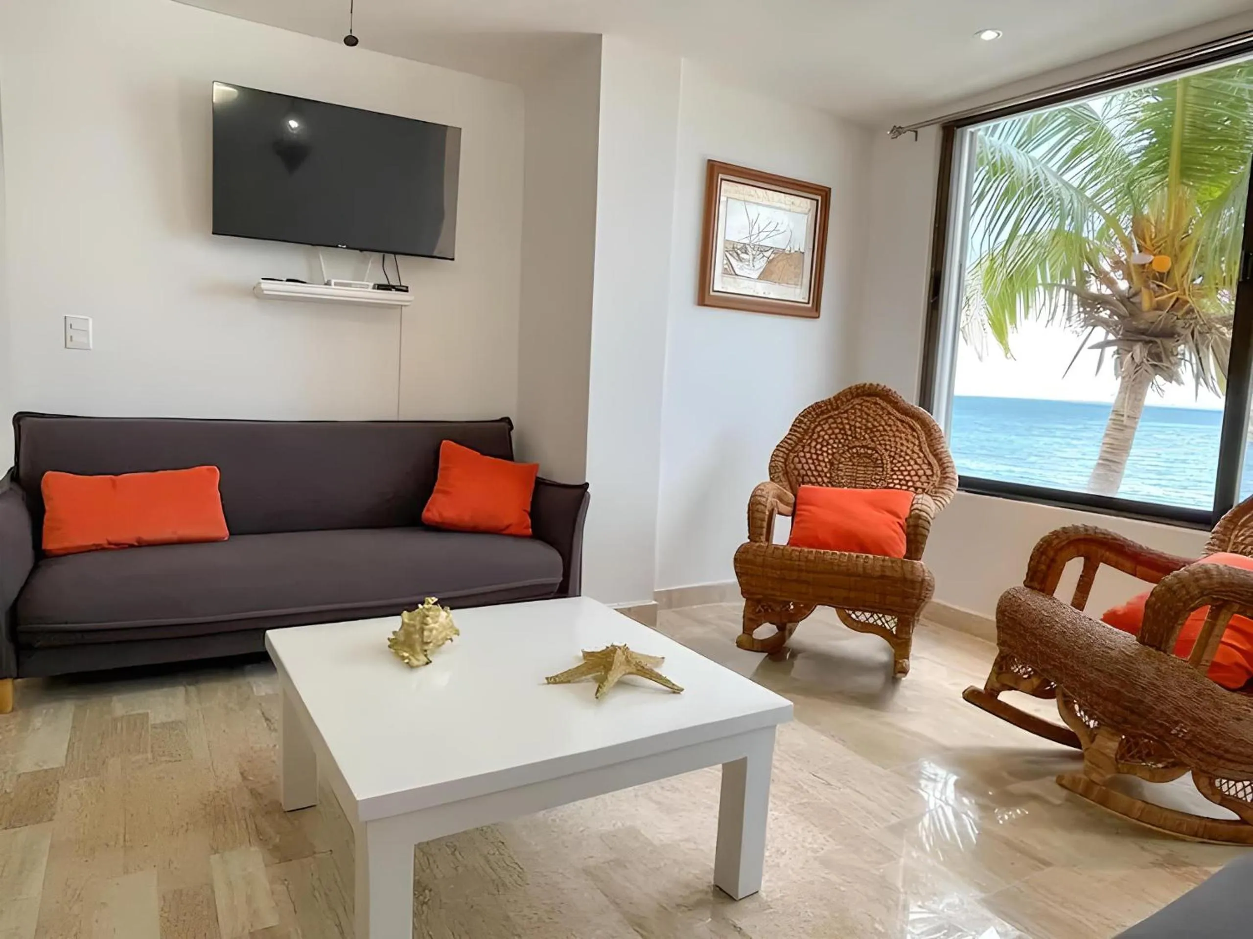 Living room in Hopelchen by Andiani Travel