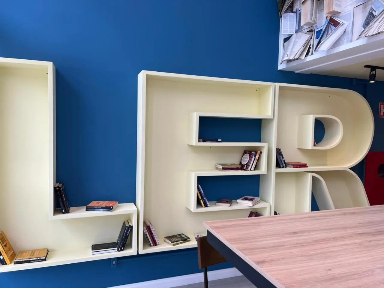 Library in ibis Styles Poços de Caldas