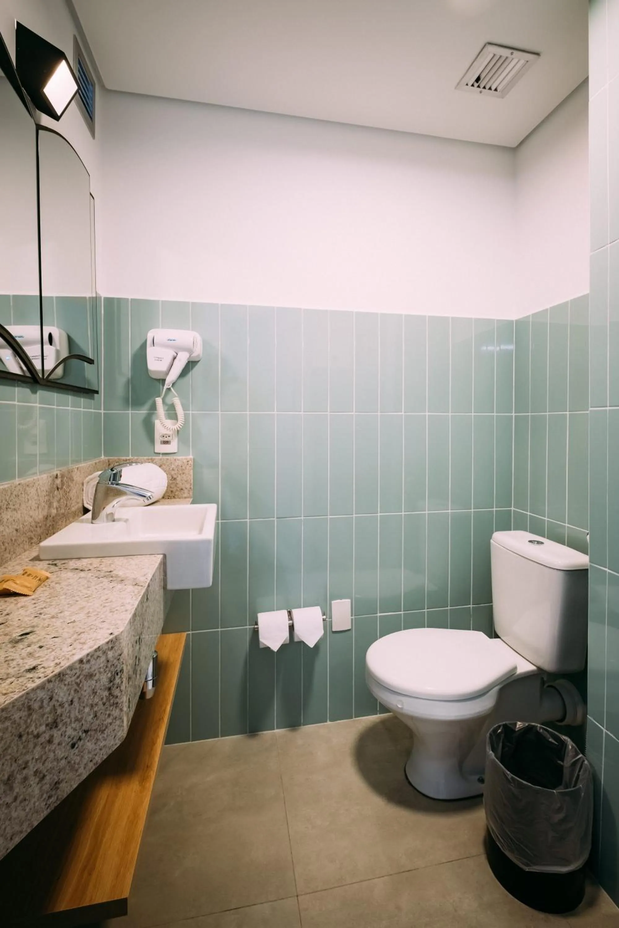 Toilet in ibis Styles Poços de Caldas