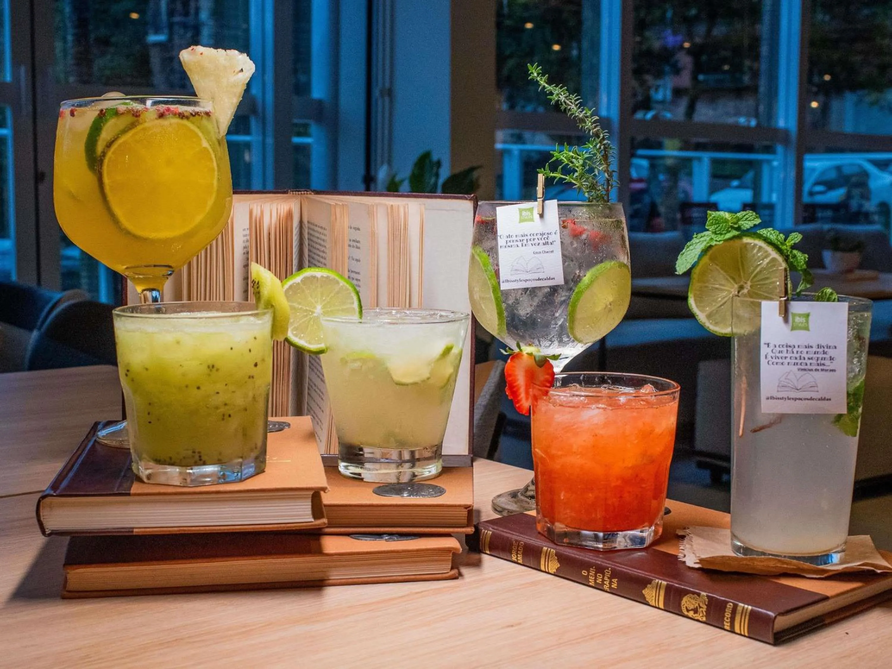 Lounge or bar in ibis Styles Poços de Caldas