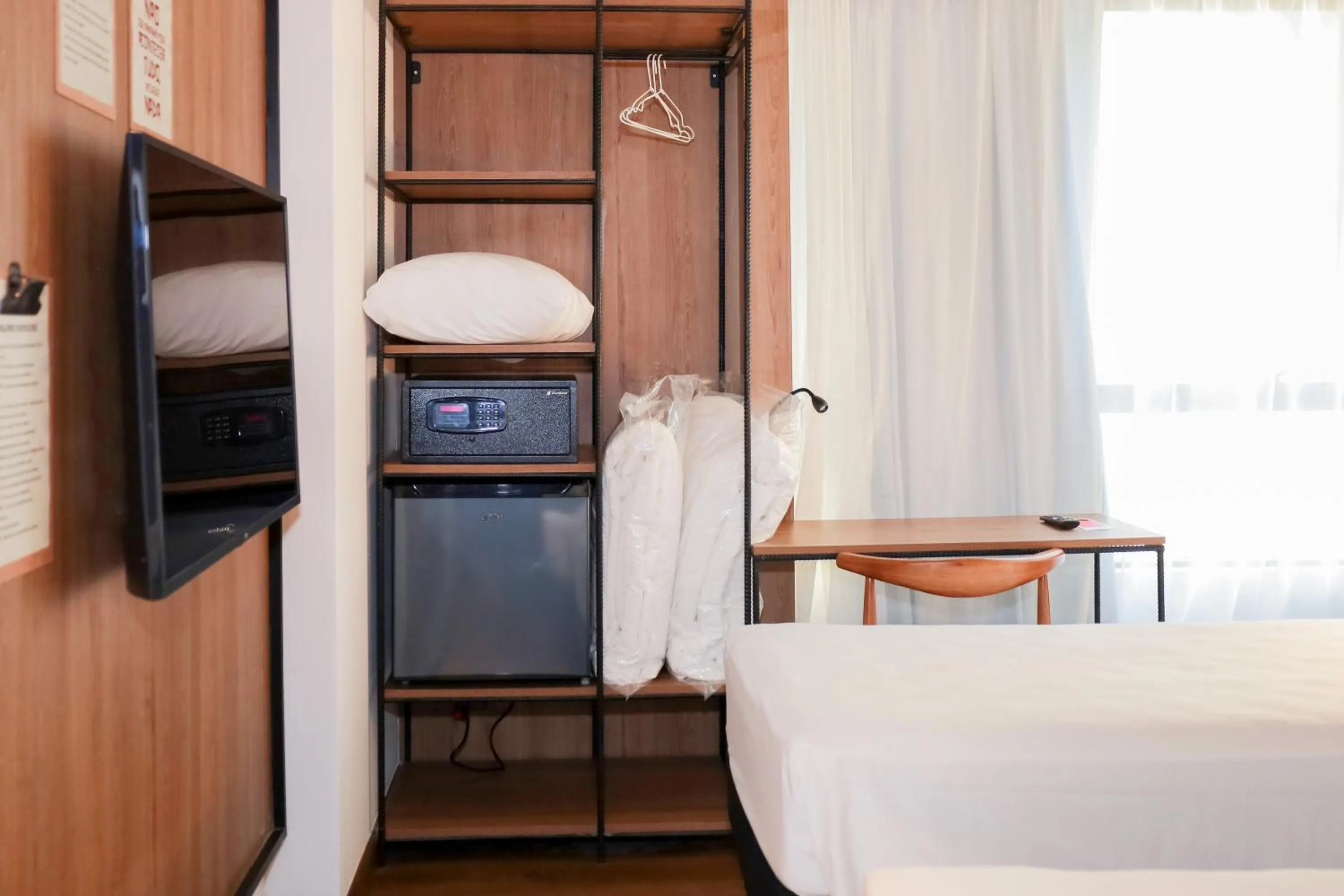 Photo of the whole room, Bed in ibis Styles Maceió Pajuçara