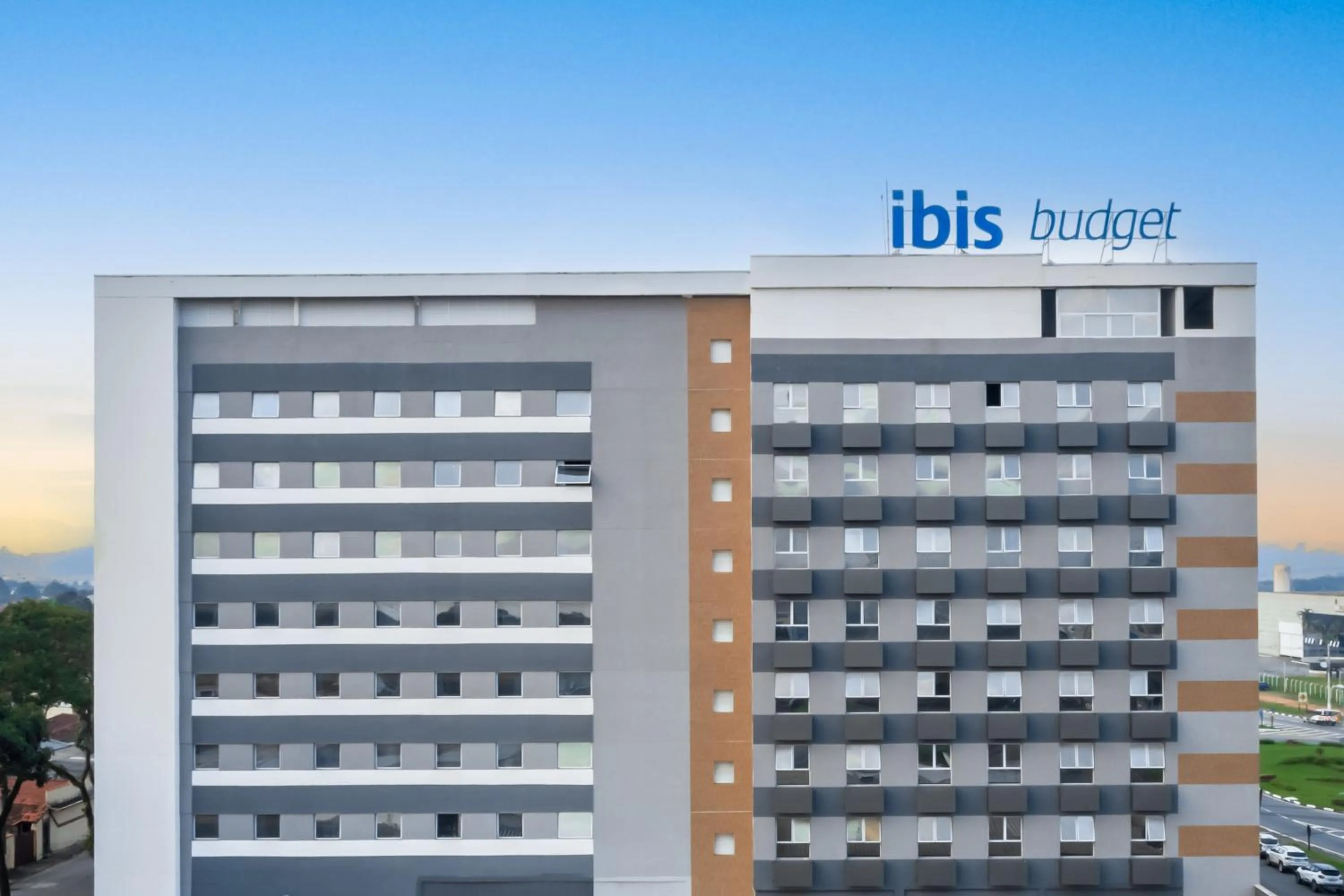 Facade/entrance in ibis budget Pindamonhangaba