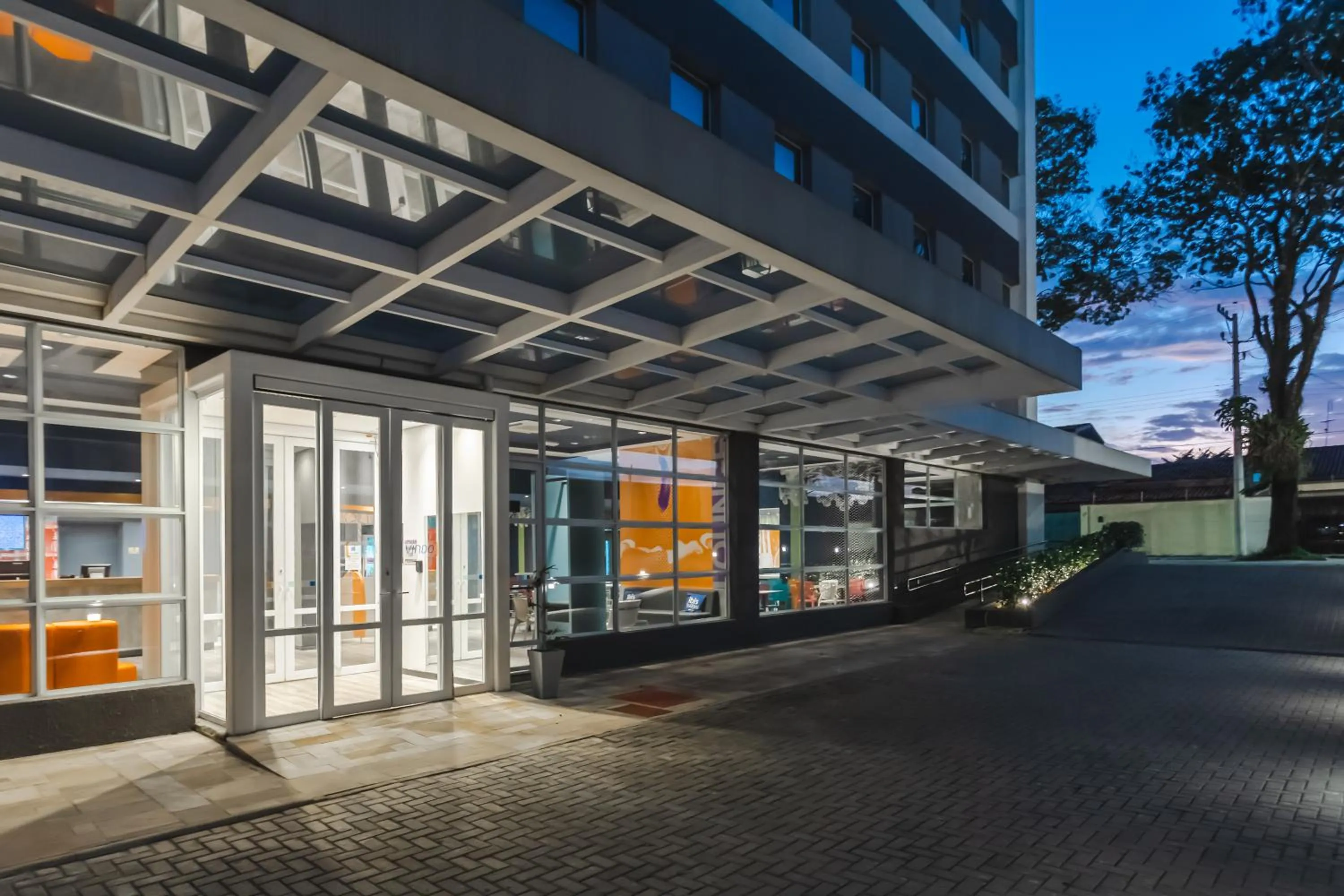Facade/entrance in ibis budget Pindamonhangaba