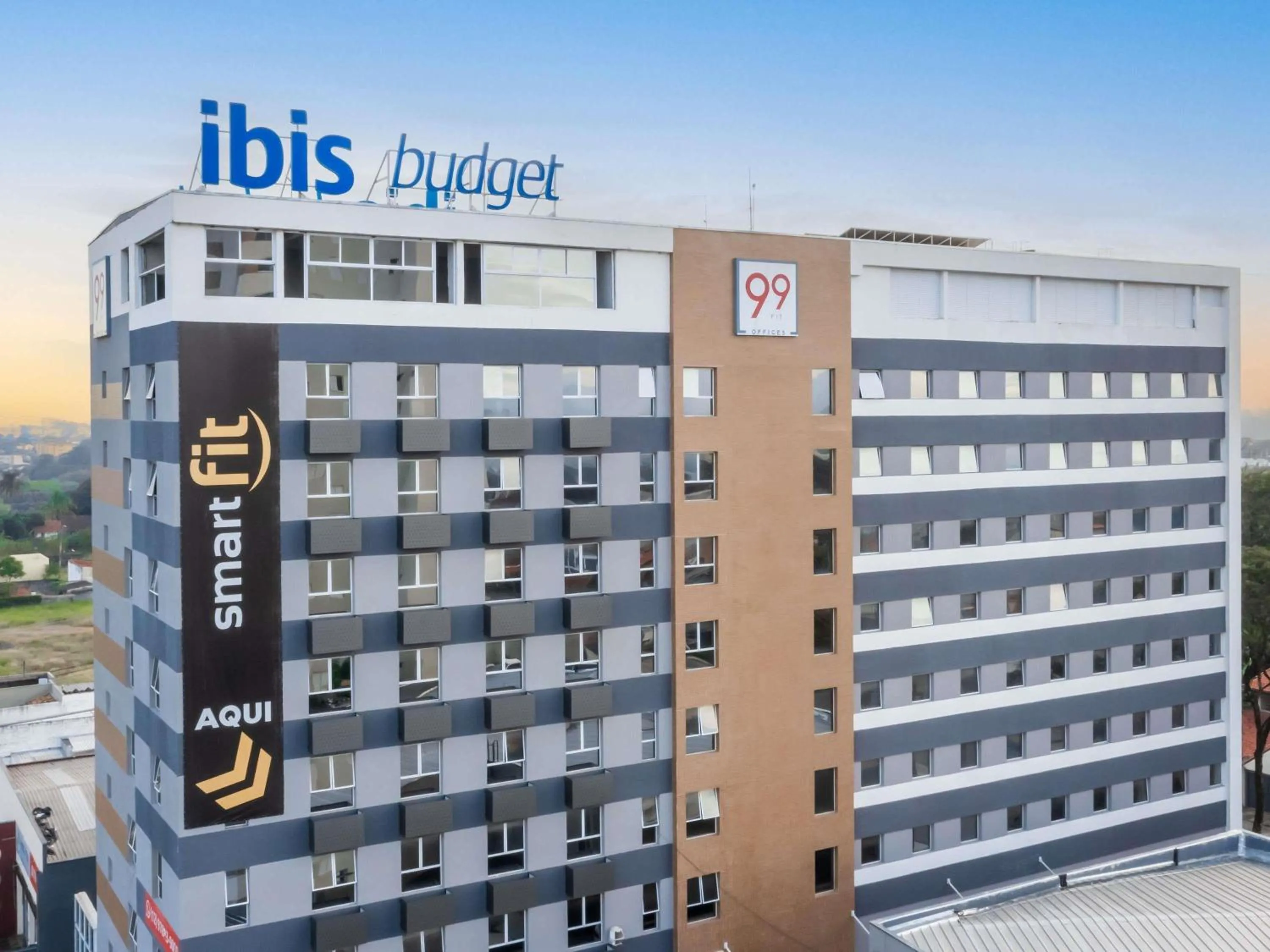 Property building in ibis budget Pindamonhangaba