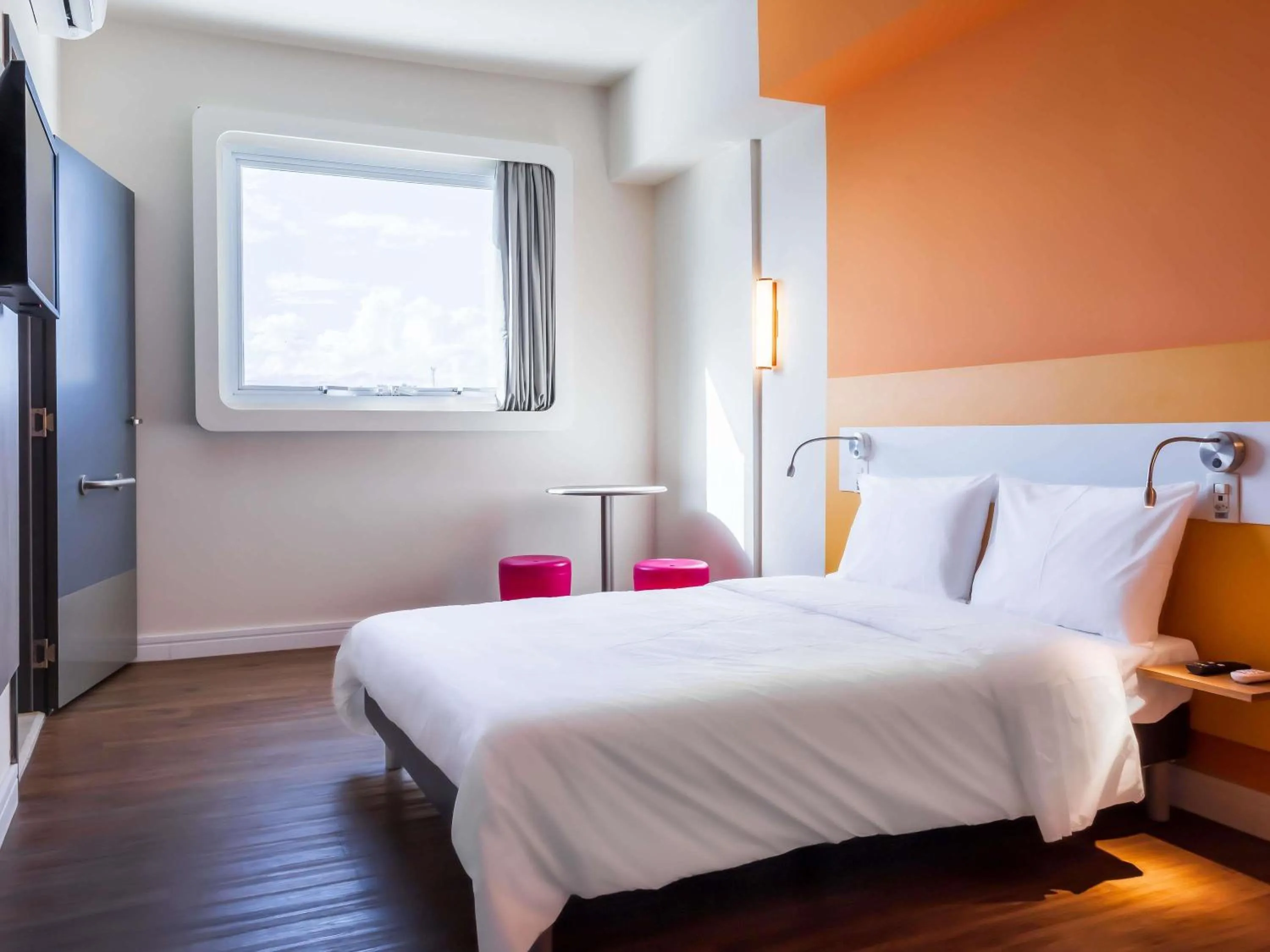 Bedroom, Bed in ibis budget Pindamonhangaba