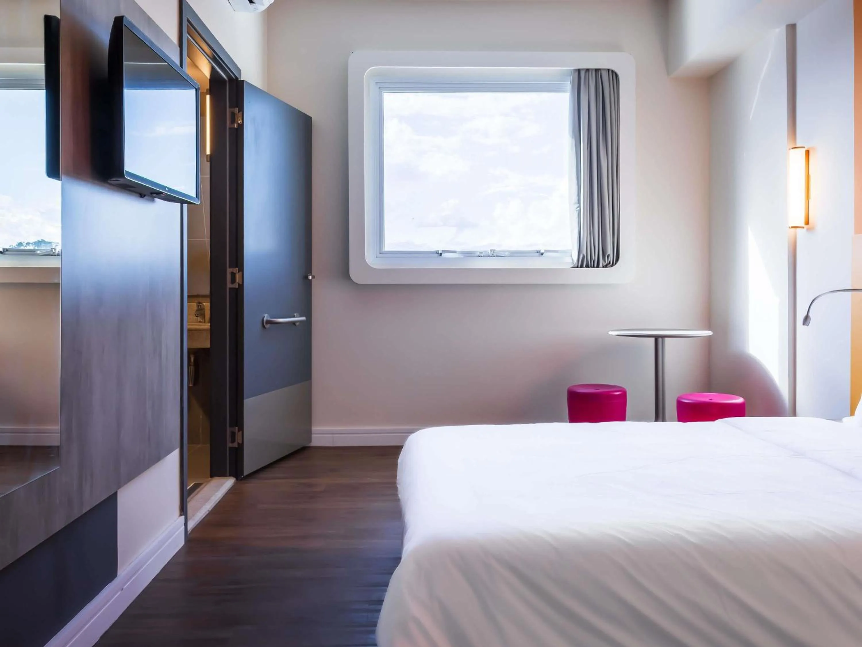 Bedroom, Bed in ibis budget Pindamonhangaba