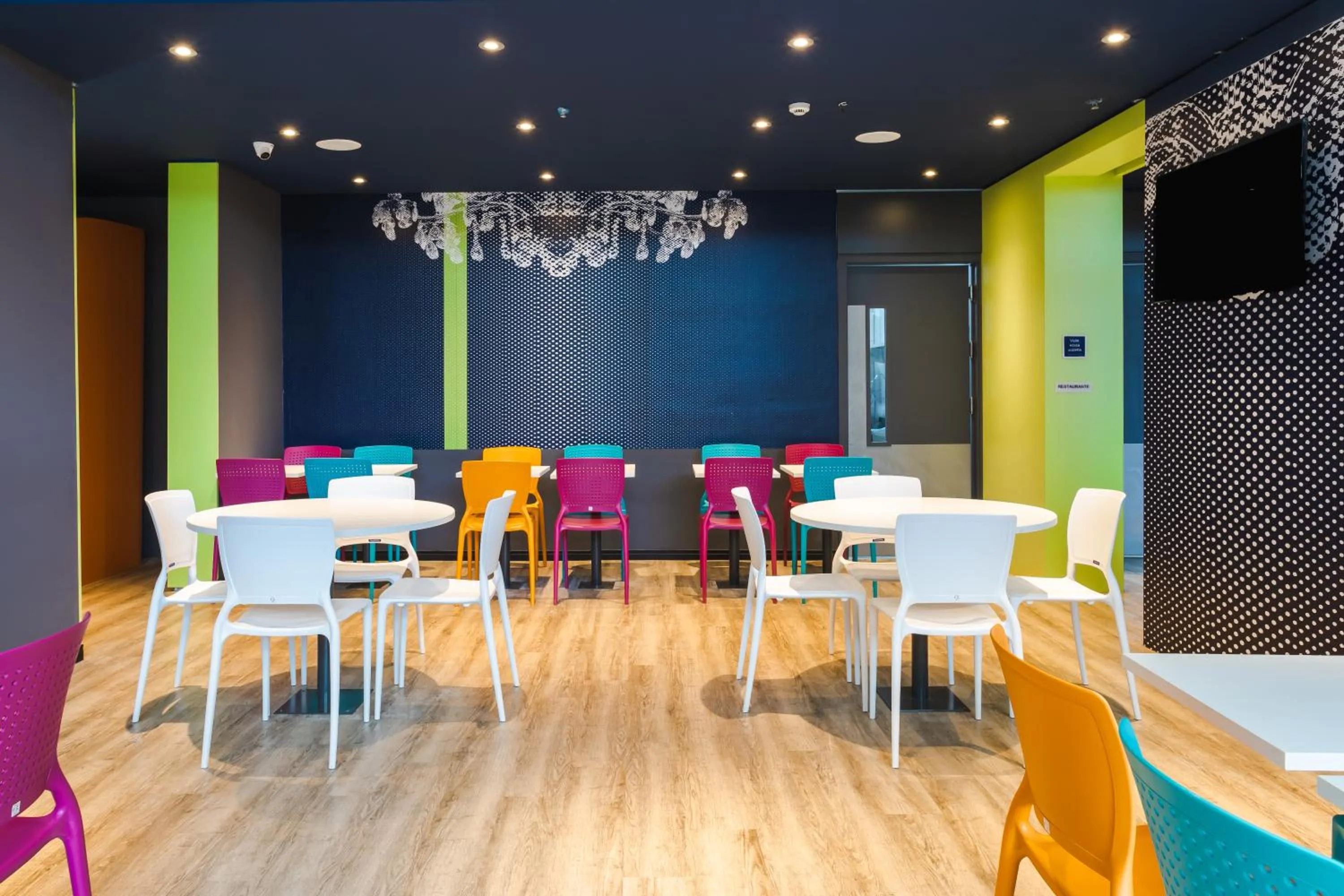 Restaurant/places to eat in ibis budget Pindamonhangaba