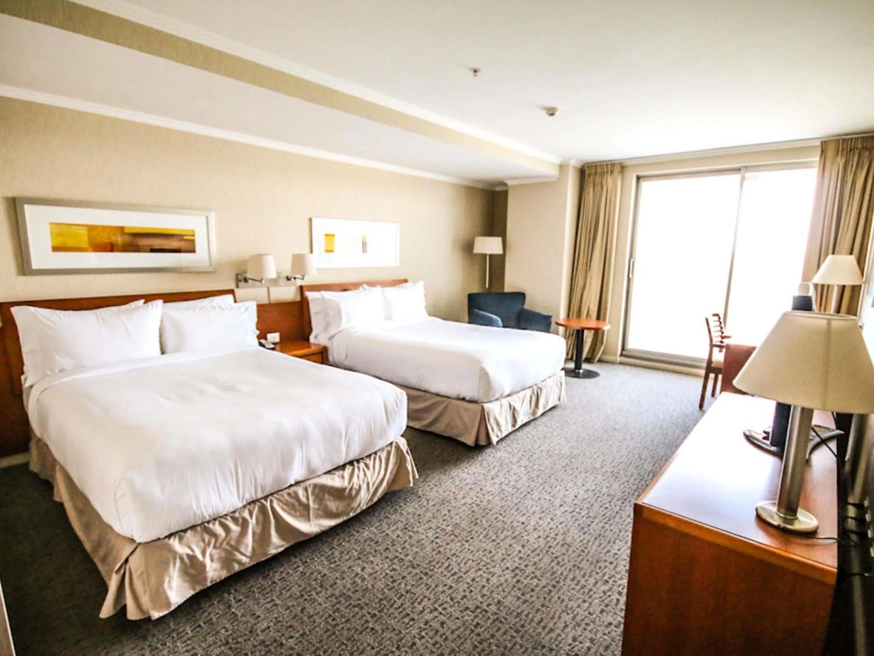 Bedroom, Bed in Novotel Puerto Montt