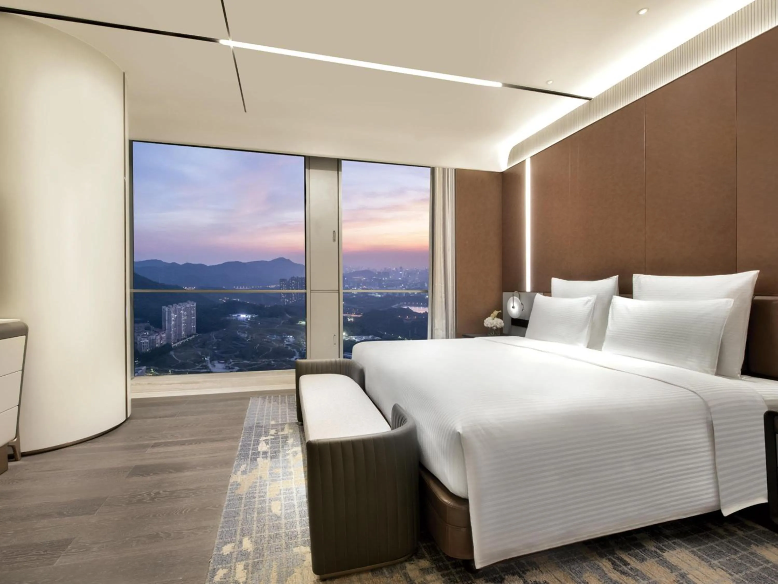 Photo of the whole room, Bed in Pullman Shenzhen North