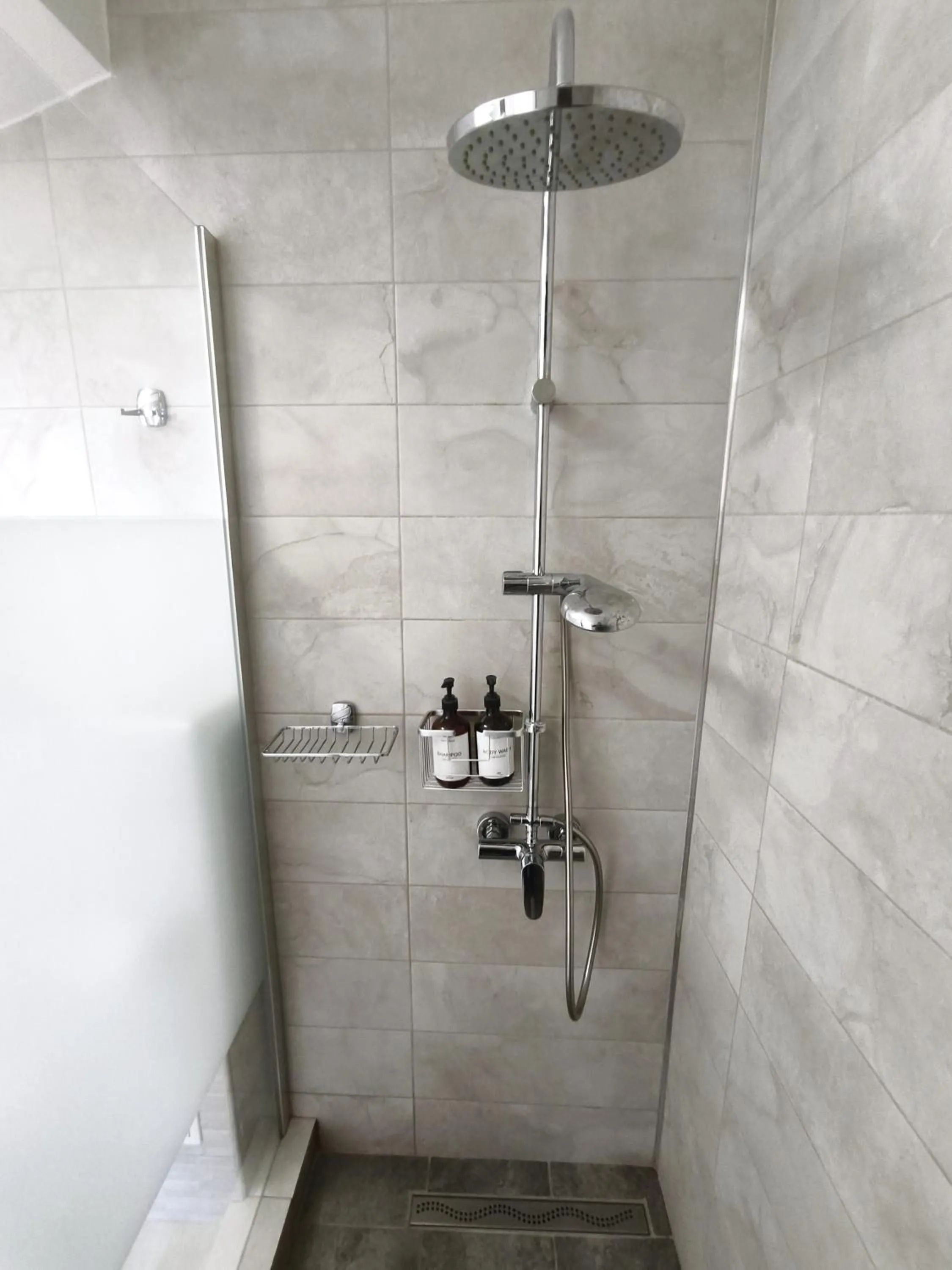 Shower in Inima Iasului - Central View Apartment