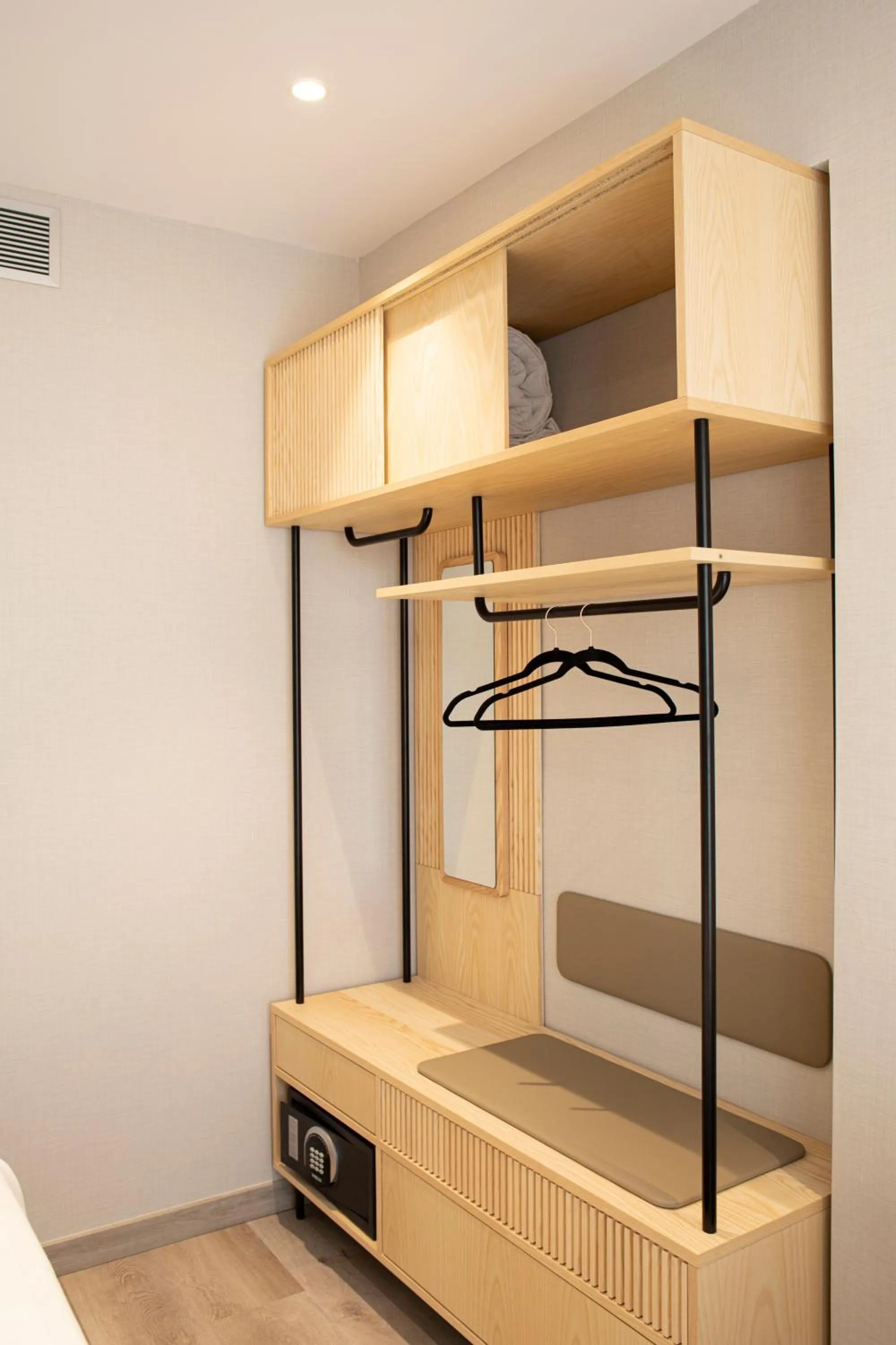 wardrobe in Hotel Dos Rios Origen